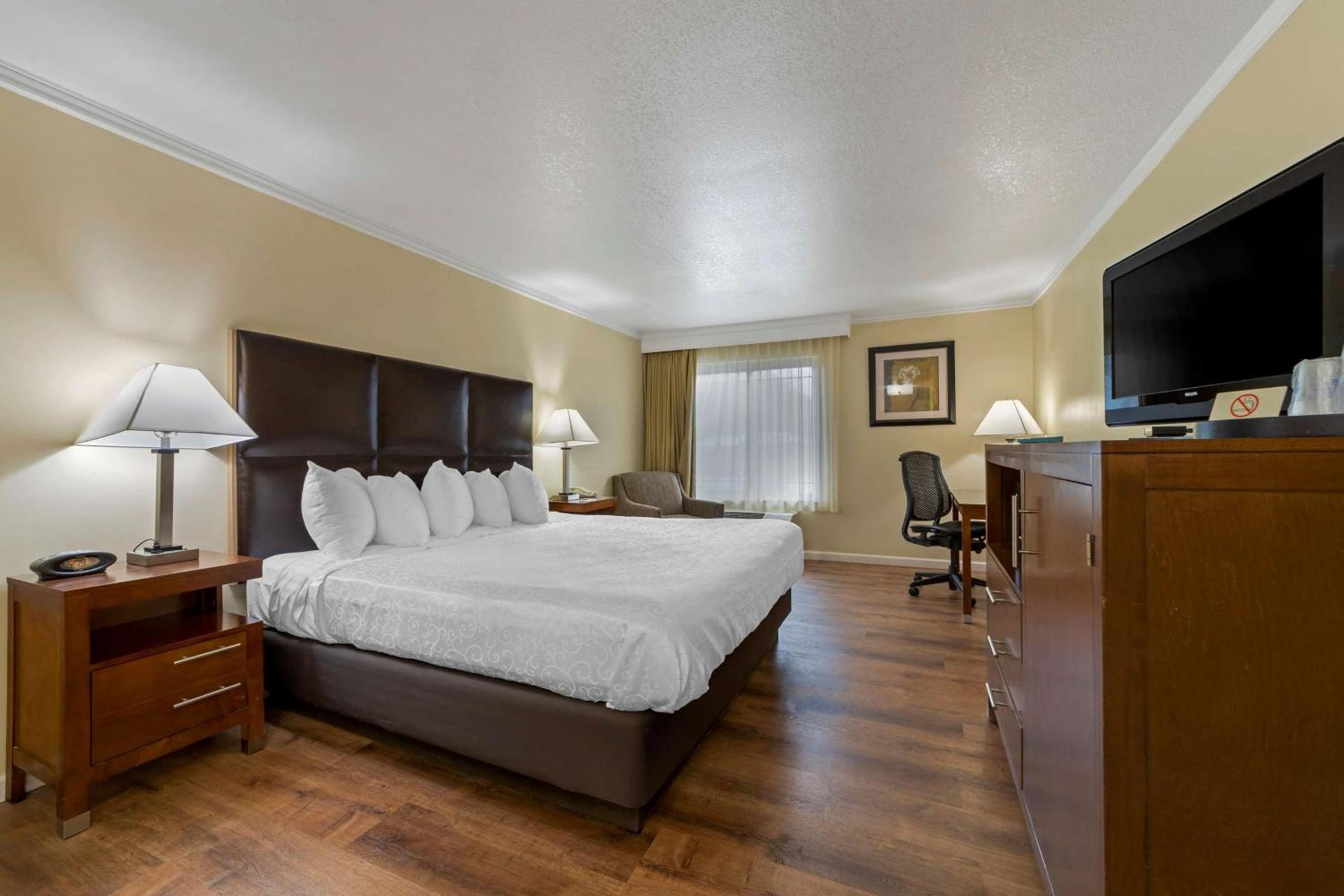 Best Western Plus Northwoods Inn photo 29