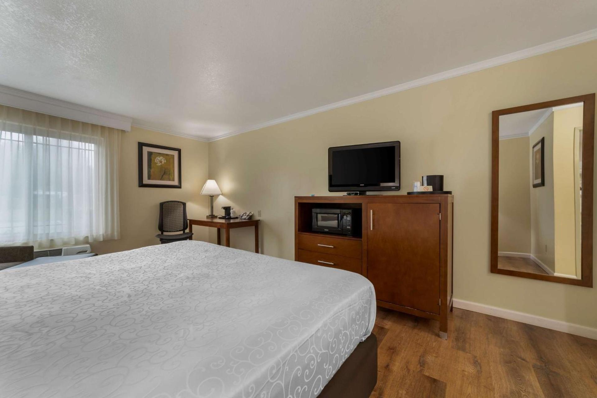 Best Western Plus Northwoods Inn photo 31