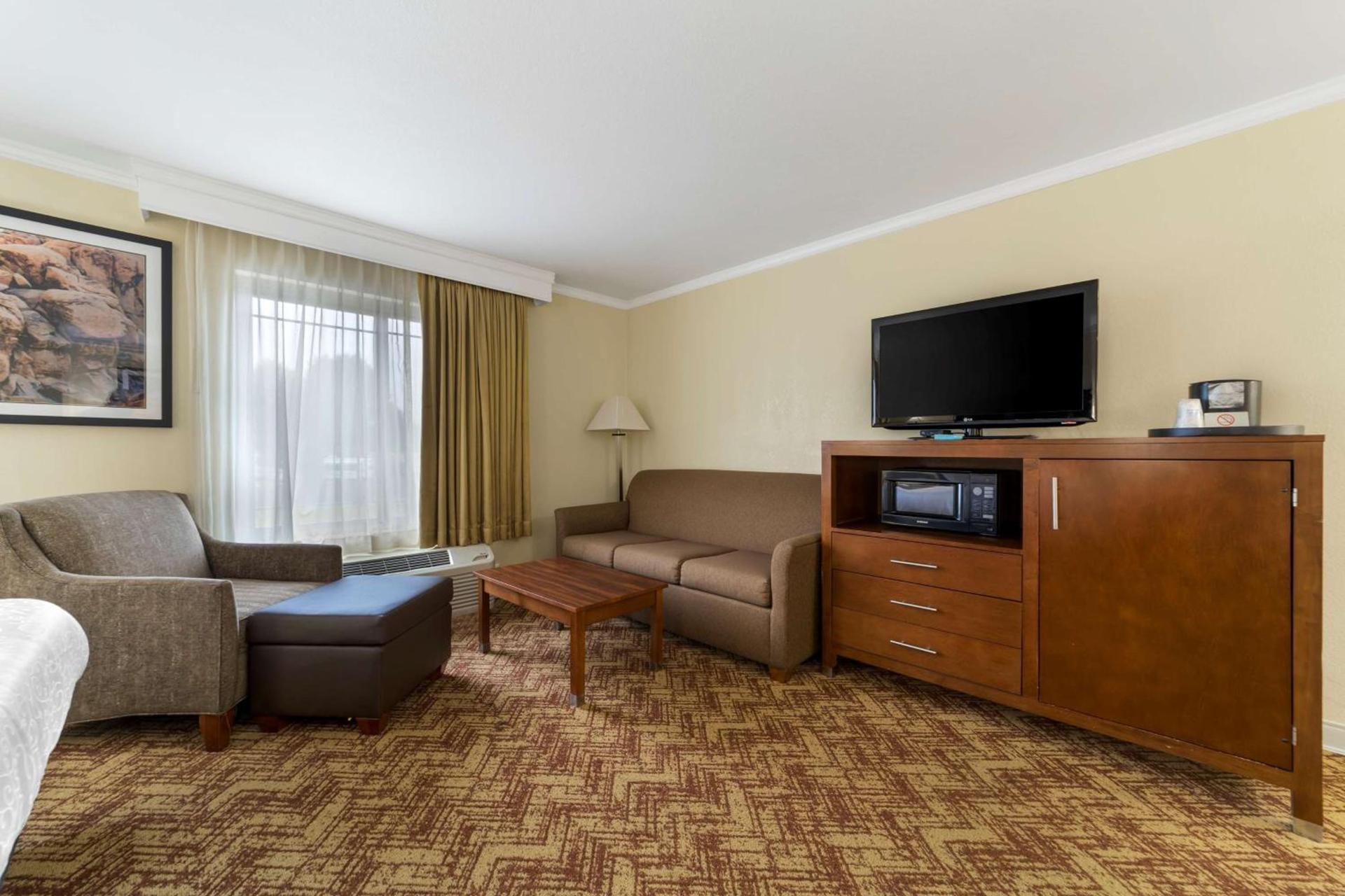 Best Western Plus Northwoods Inn photo 33