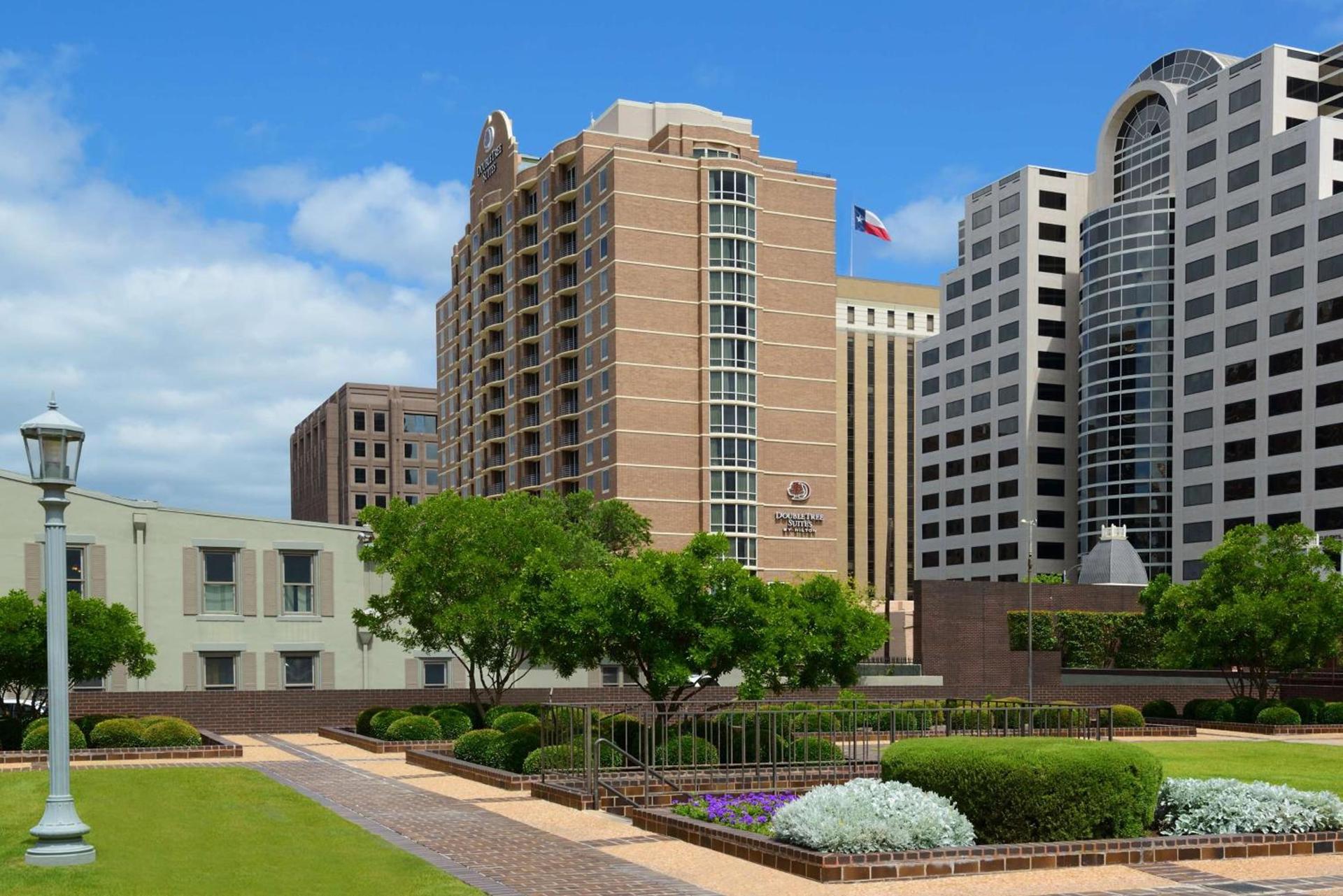 DoubleTree Suites by Hilton Austin Downtown Capitol photo 1