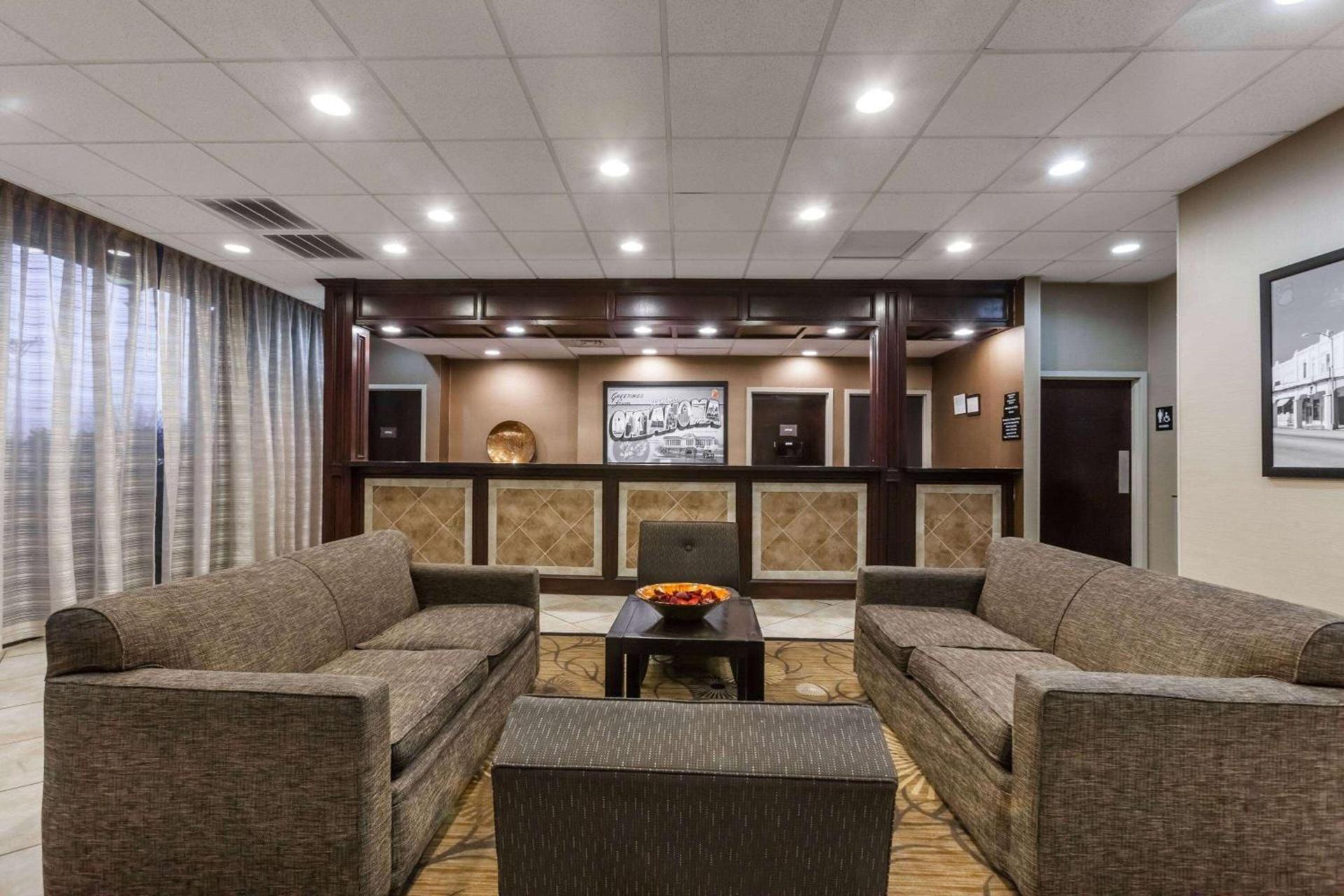 Super 8 by Wyndham Atoka photo 3