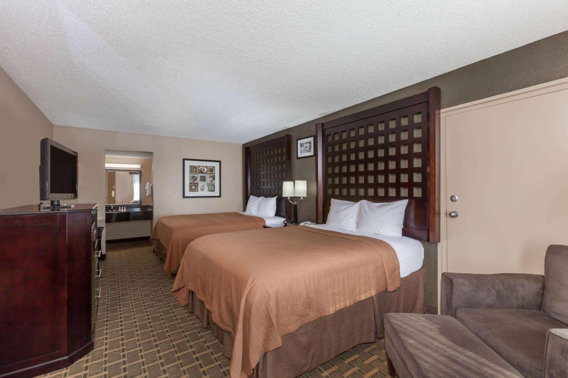 Super 8 by Wyndham Atoka photo 10
