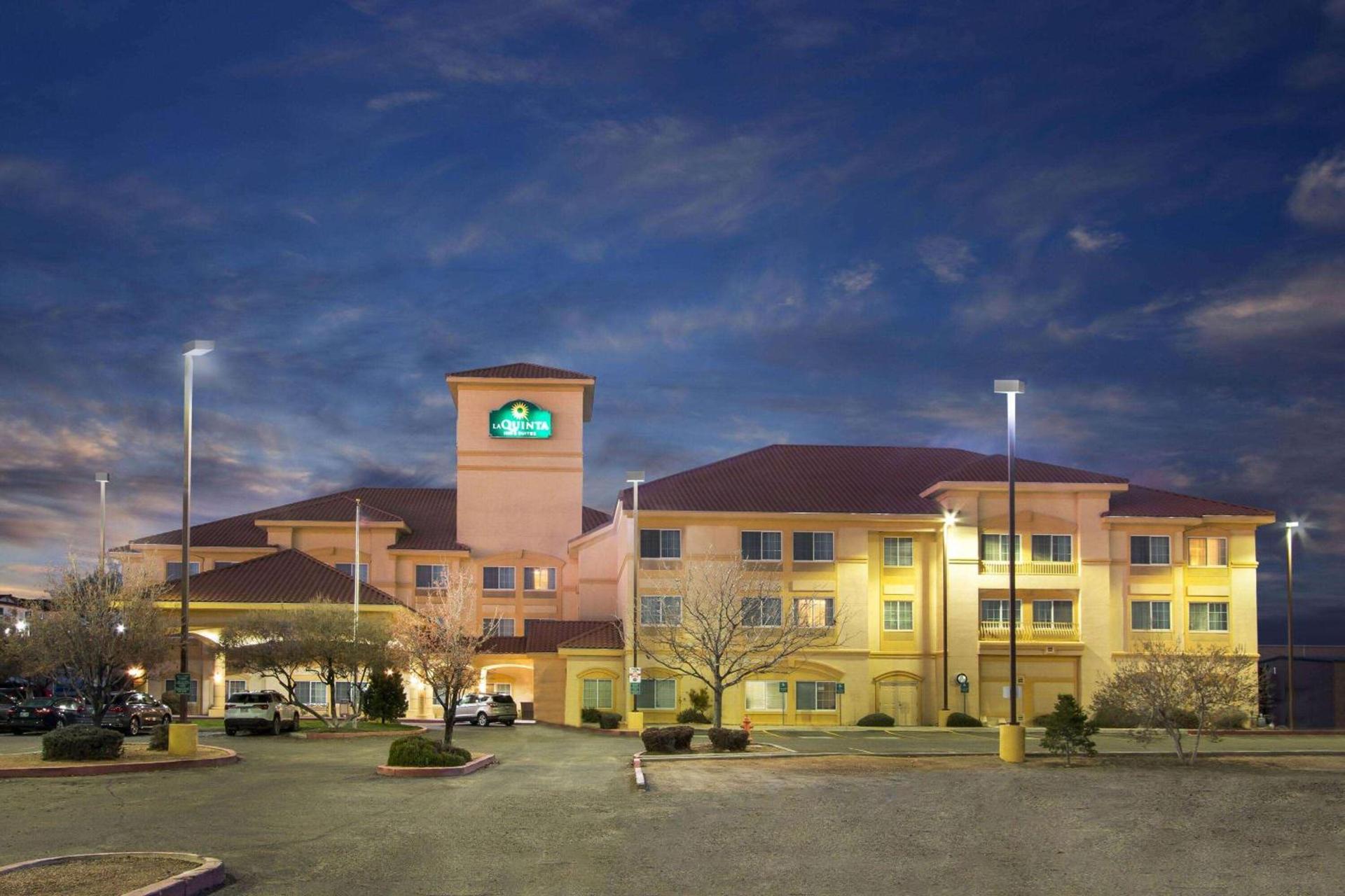 La Quinta Inn & Suites by Wyndham Albuquerque Midtown photo 3