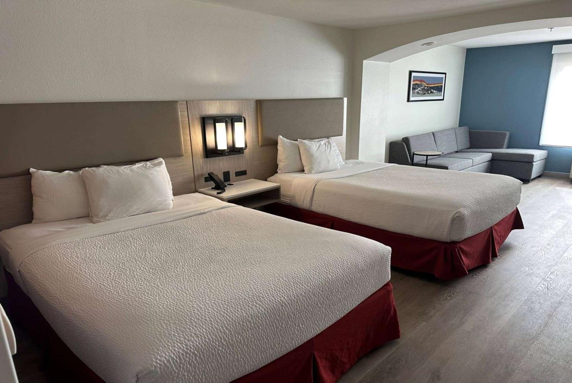 La Quinta Inn & Suites by Wyndham Albuquerque Midtown photo 6