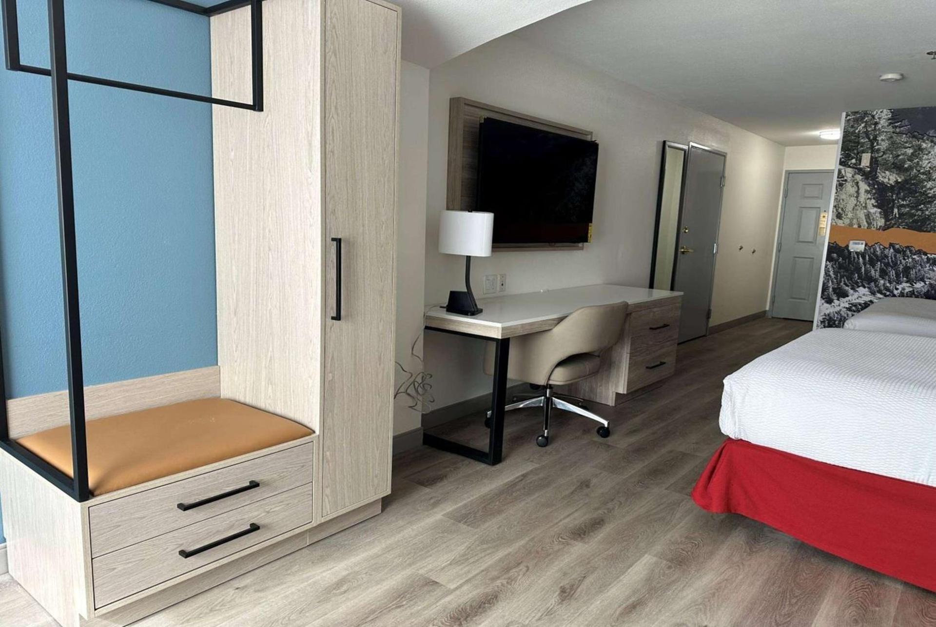 La Quinta Inn & Suites by Wyndham Albuquerque Midtown photo 7