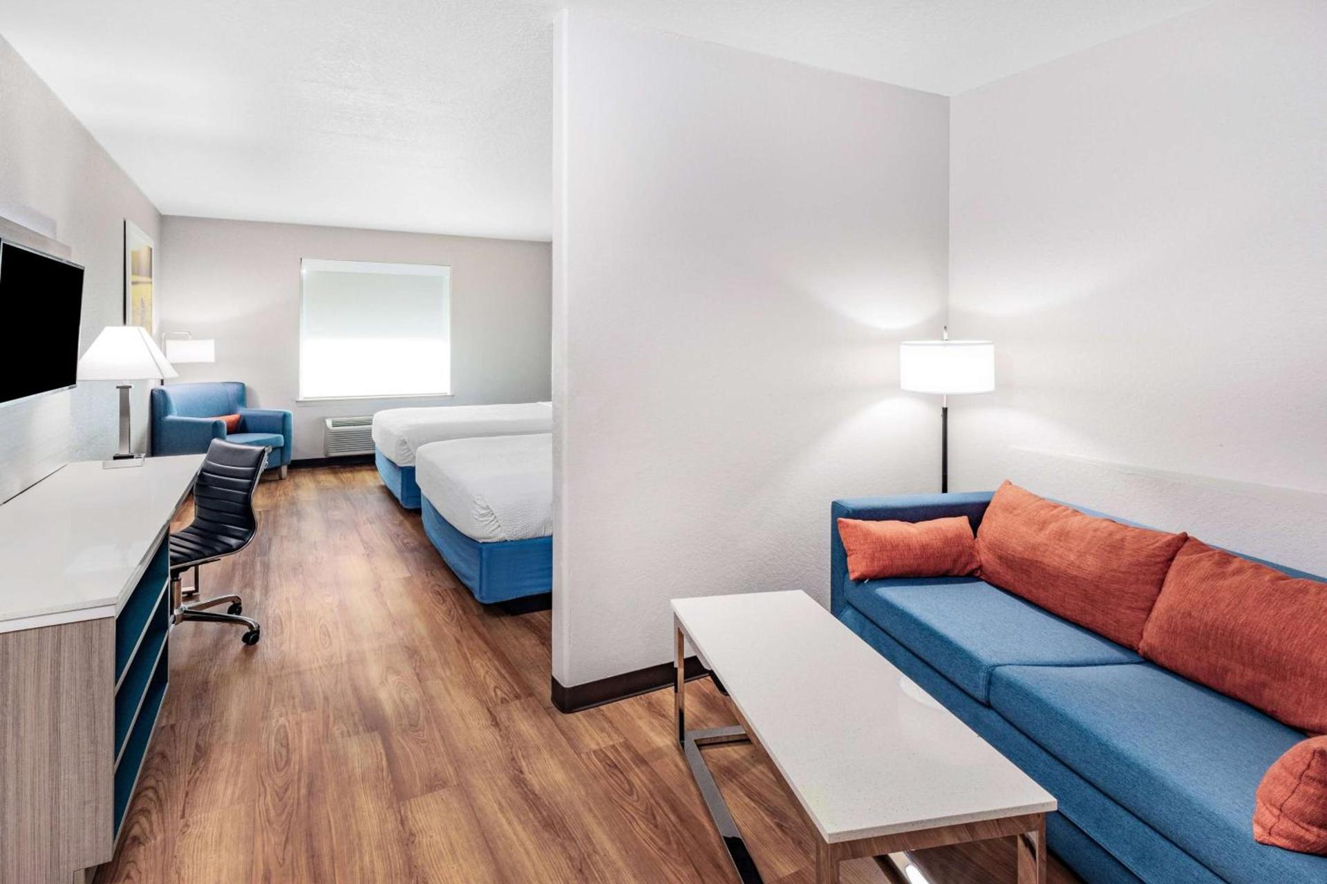 Days Inn & Suites by Wyndham San Antonio near Frost Bank Center photo 20