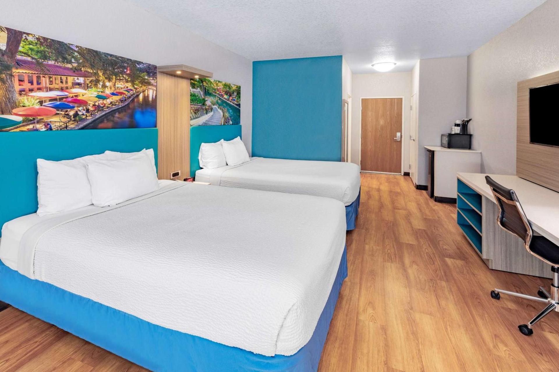 Days Inn & Suites by Wyndham San Antonio near Frost Bank Center photo 25