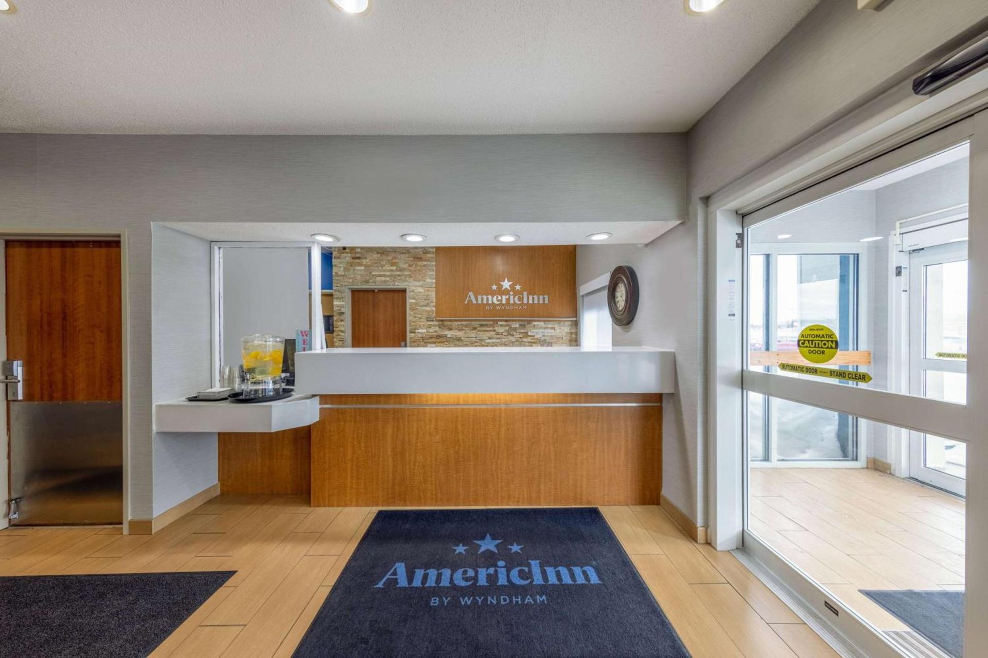 AmericInn by Wyndham Duluth photo 8