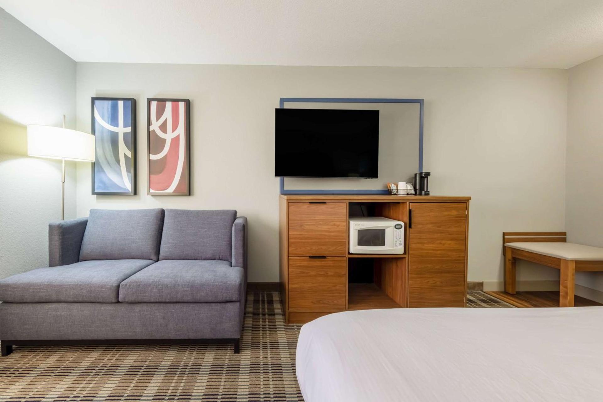 AmericInn by Wyndham Duluth photo 13