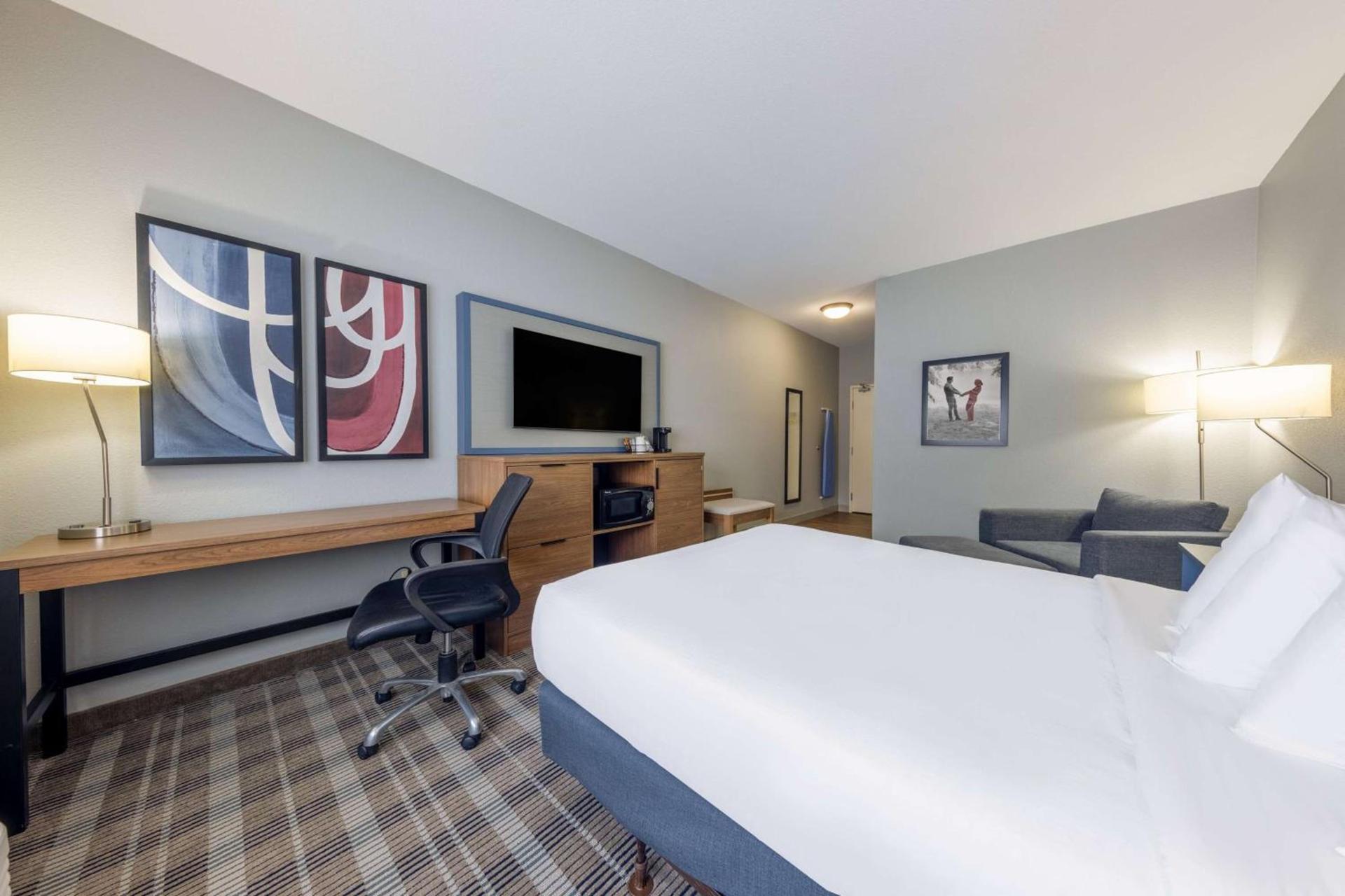 AmericInn by Wyndham Duluth photo 14