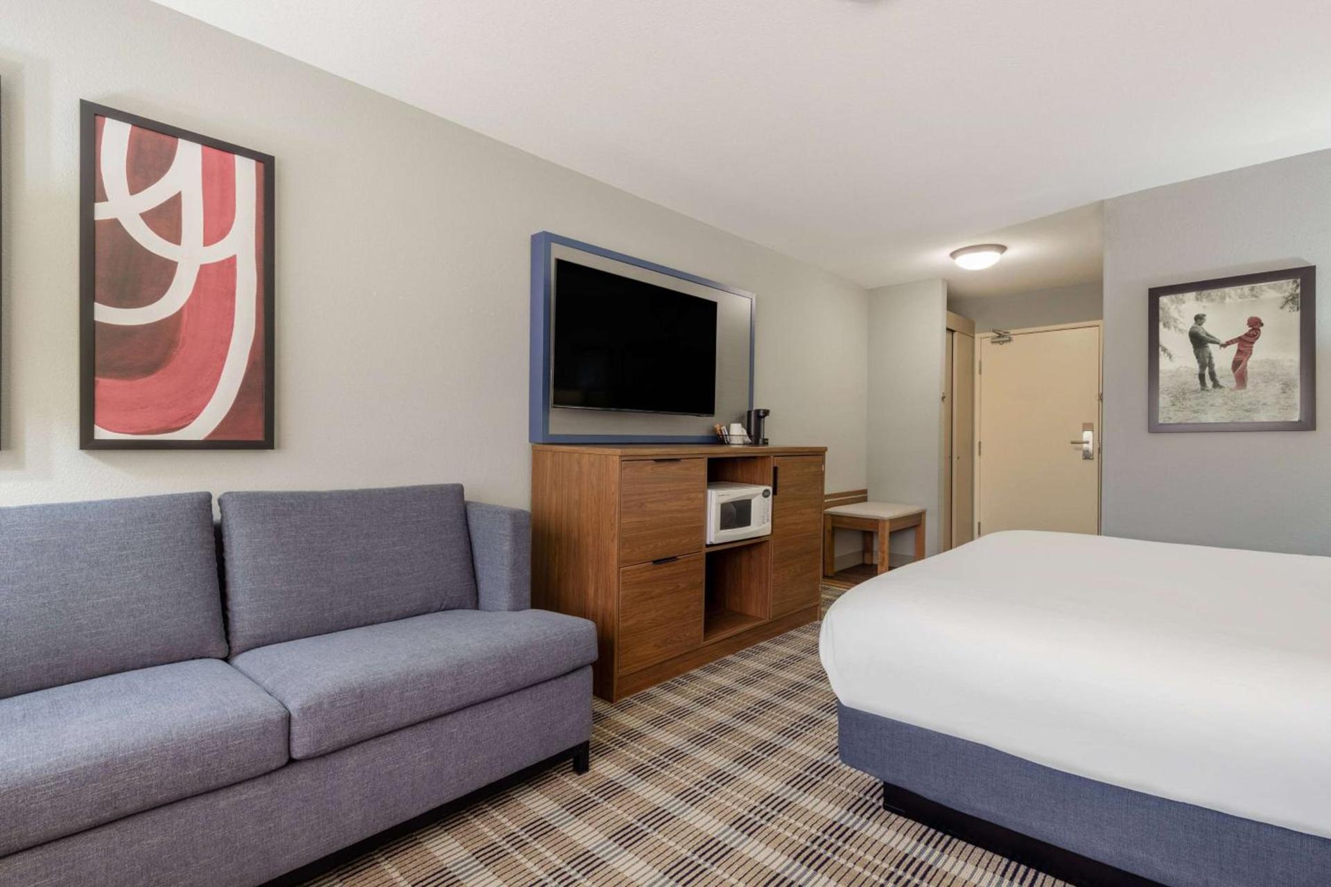 AmericInn by Wyndham Duluth photo 16