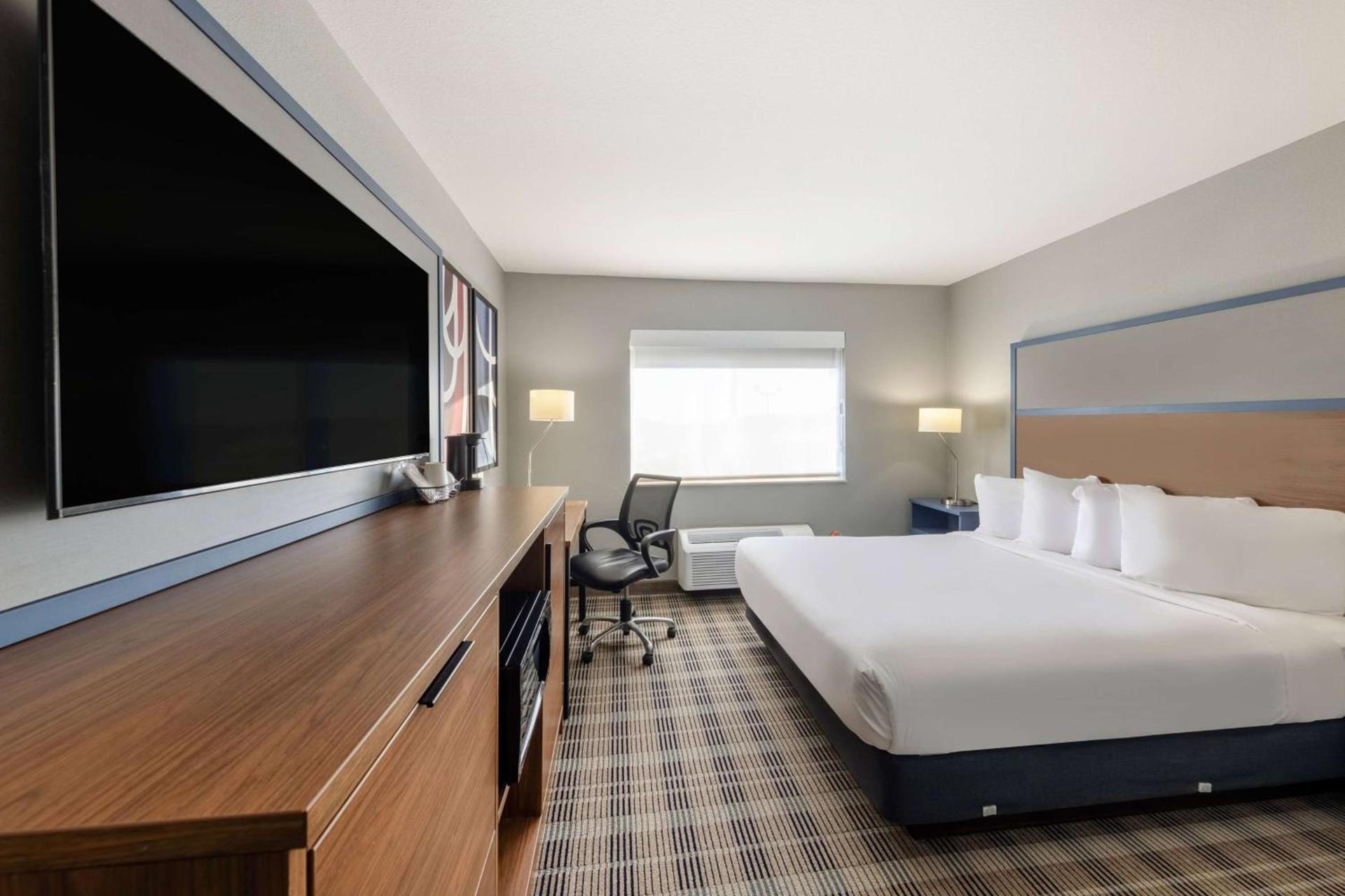AmericInn by Wyndham Duluth photo 17