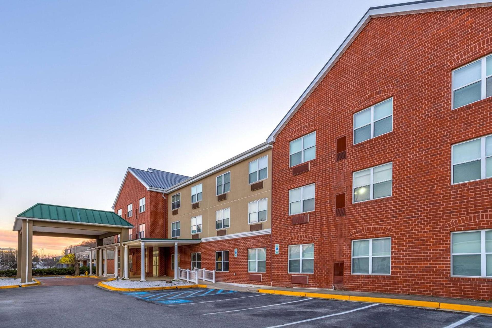 Wingate by Wyndham Waldorf - Washington DC Area photo 4