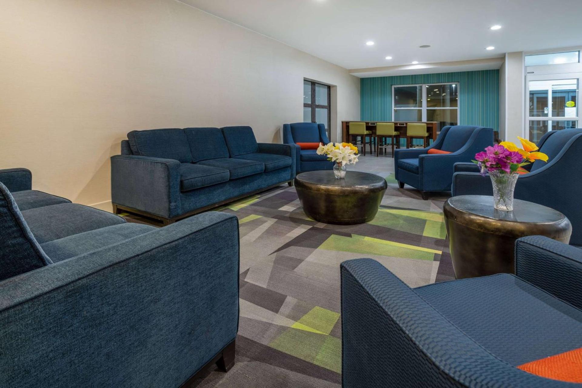 Wingate by Wyndham Waldorf - Washington DC Area photo 7