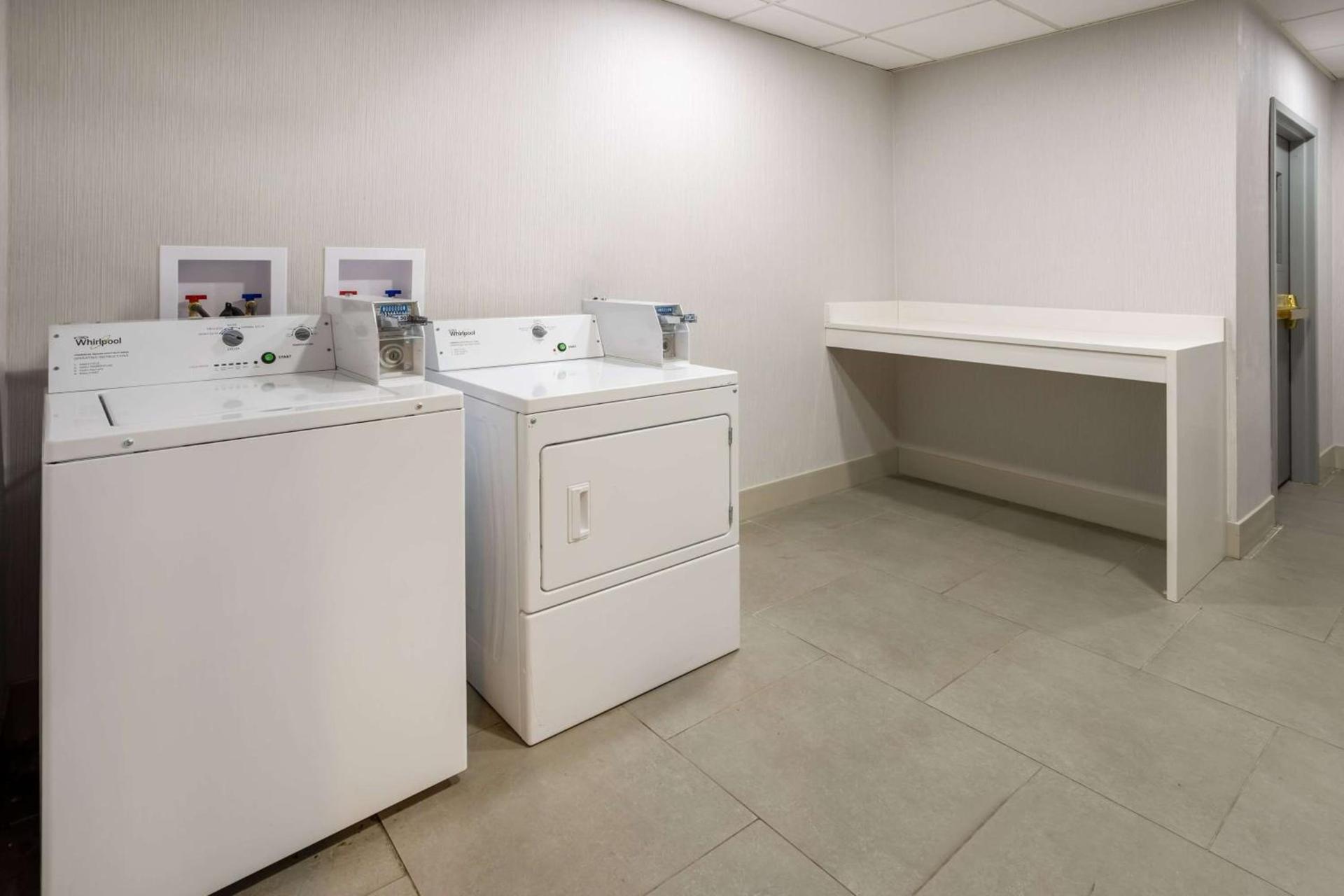 Wingate by Wyndham Waldorf - Washington DC Area photo 11