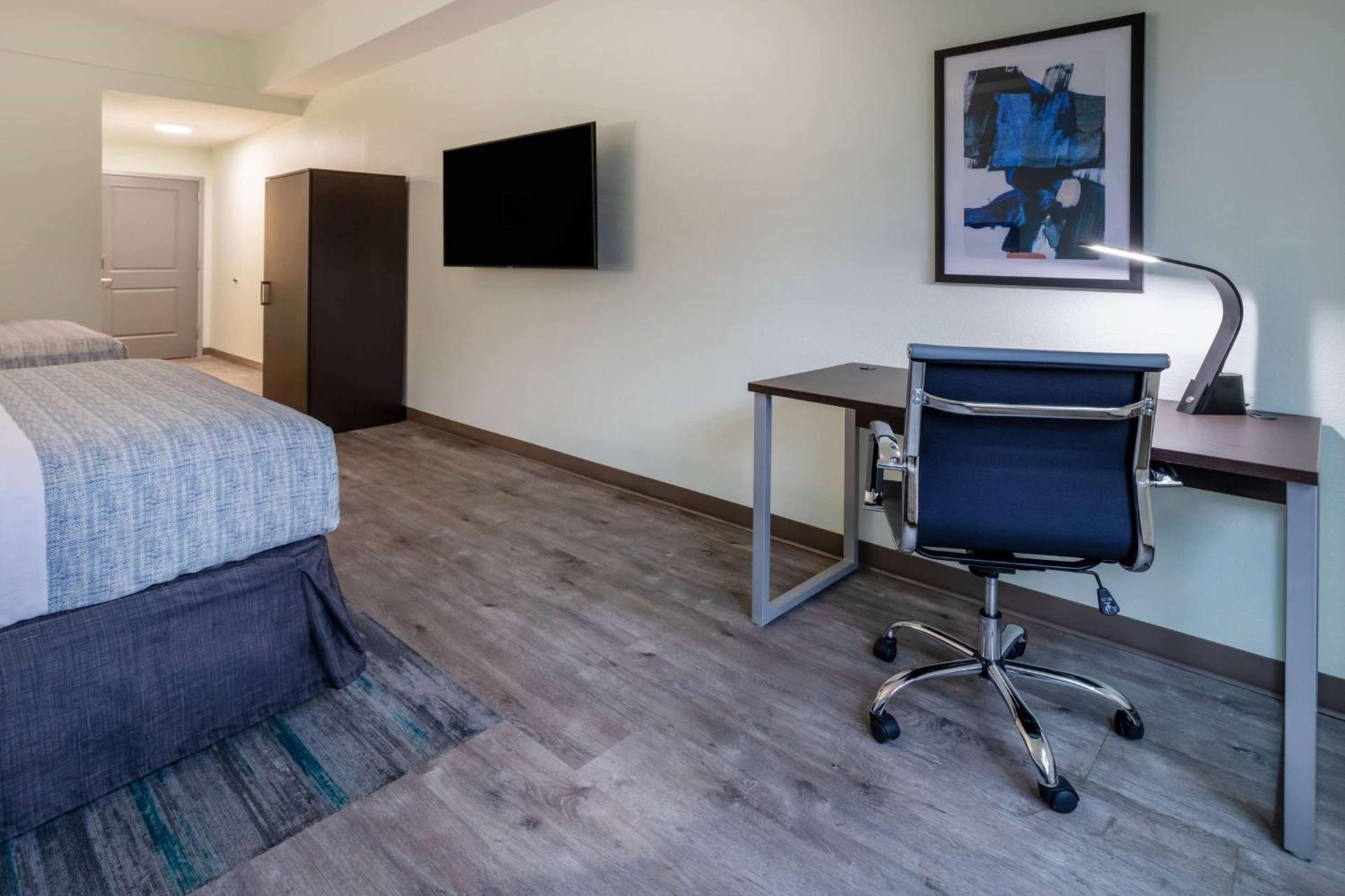 Wingate by Wyndham Waldorf - Washington DC Area photo 25