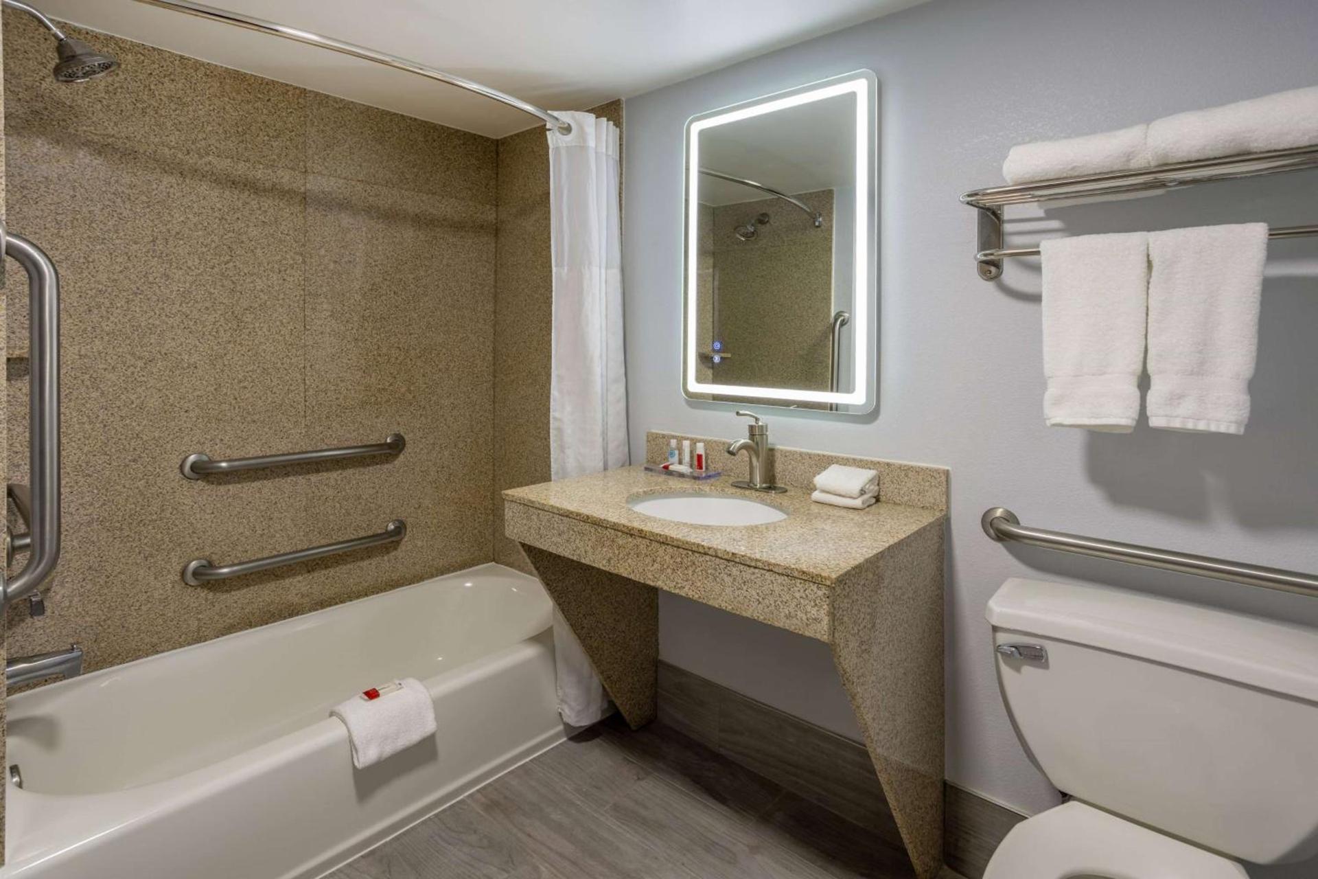 Wingate by Wyndham Waldorf - Washington DC Area photo 31