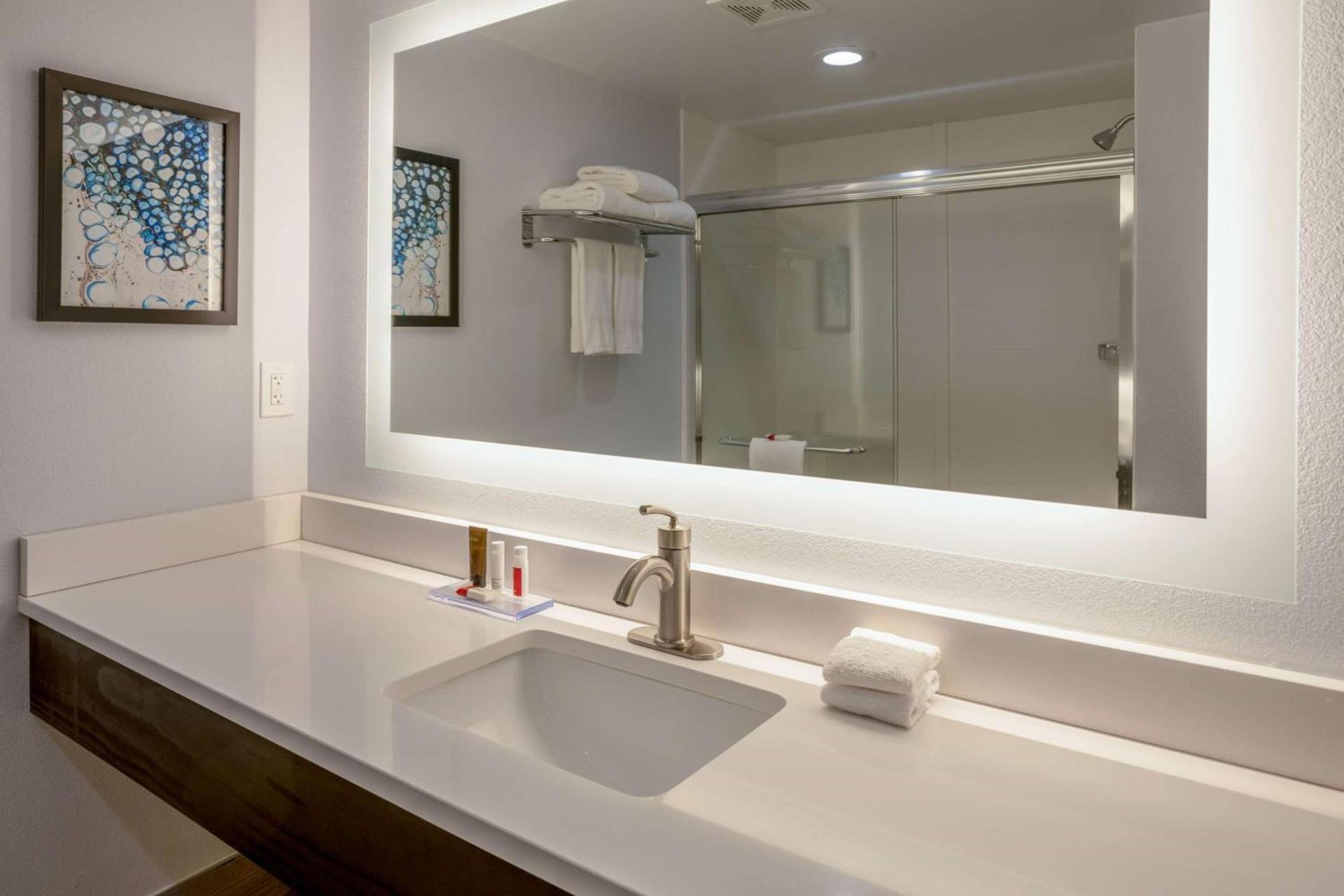 Wingate by Wyndham Waldorf - Washington DC Area photo 33