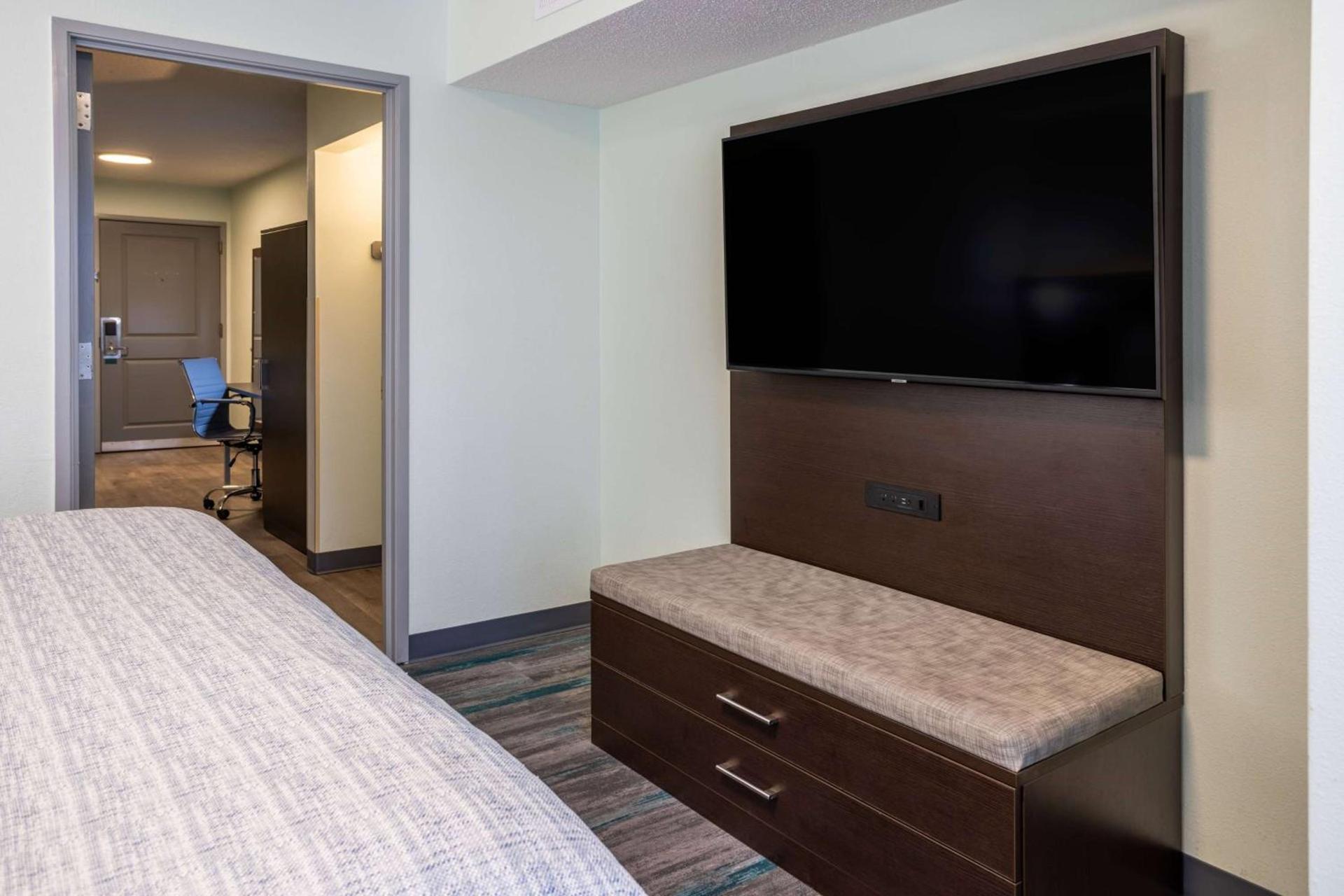 Wingate by Wyndham Waldorf - Washington DC Area photo 35