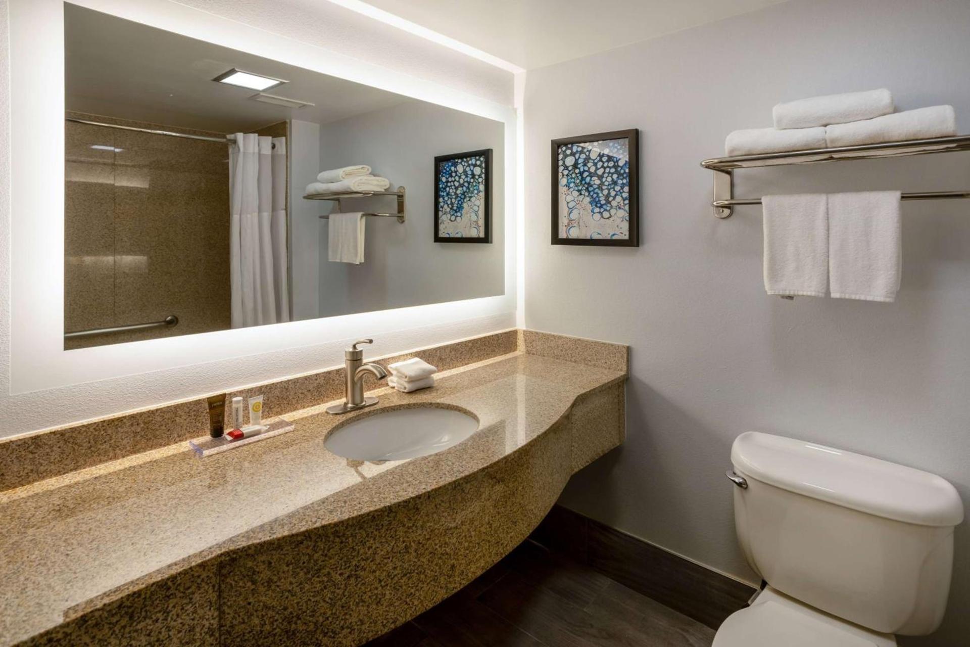 Wingate by Wyndham Waldorf - Washington DC Area photo 34