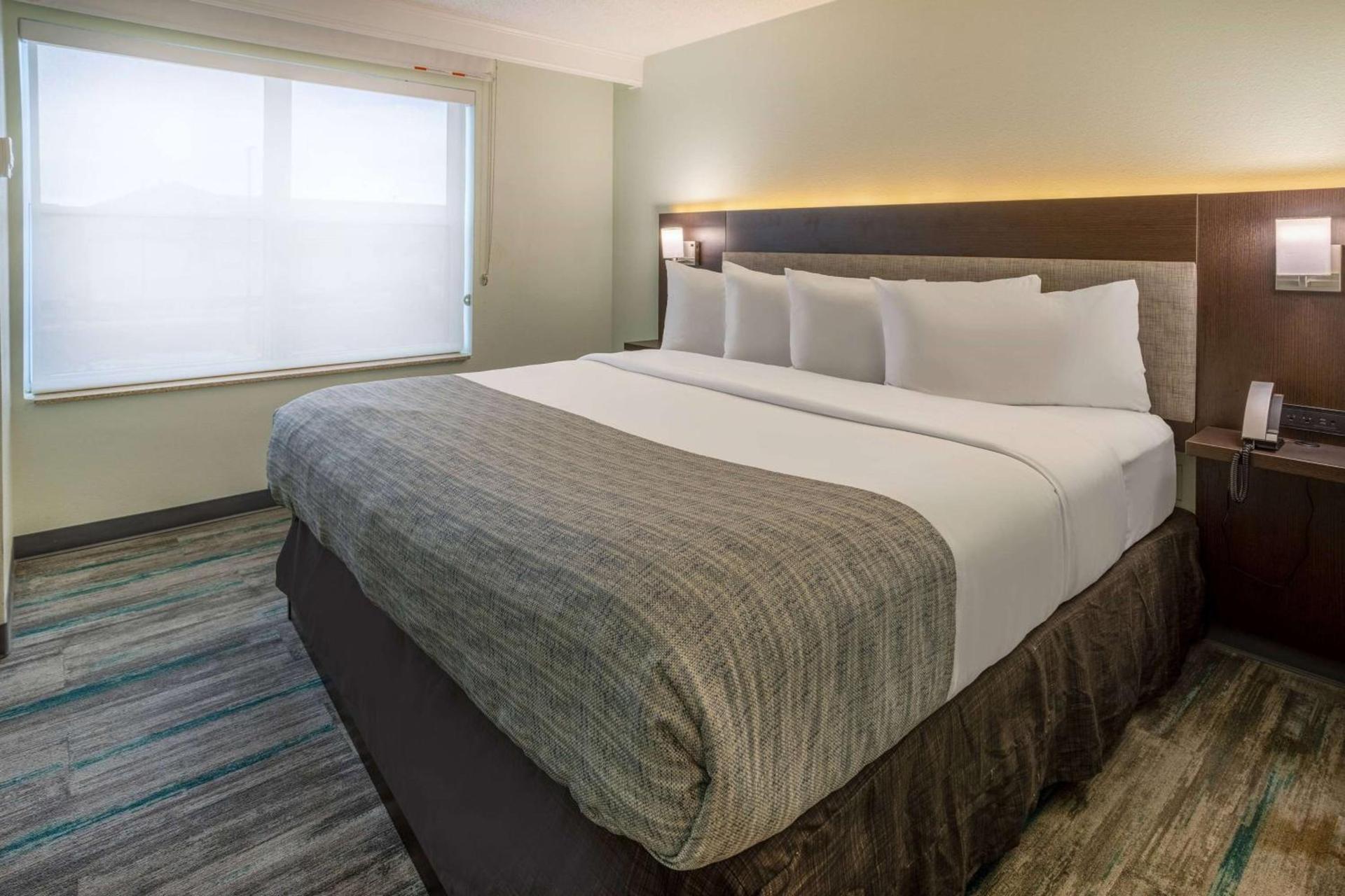 Wingate by Wyndham Waldorf - Washington DC Area photo 36