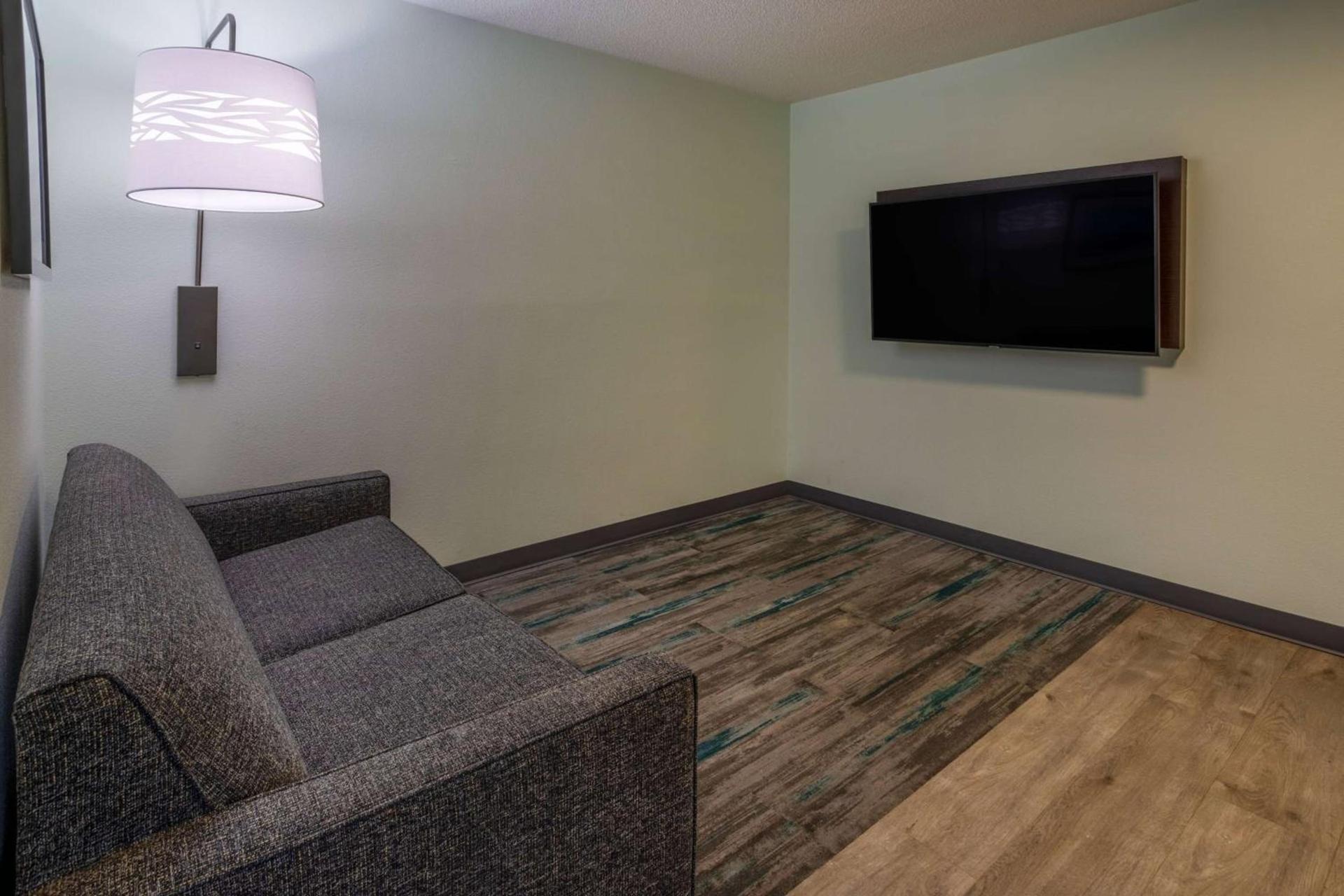 Wingate by Wyndham Waldorf - Washington DC Area photo 37
