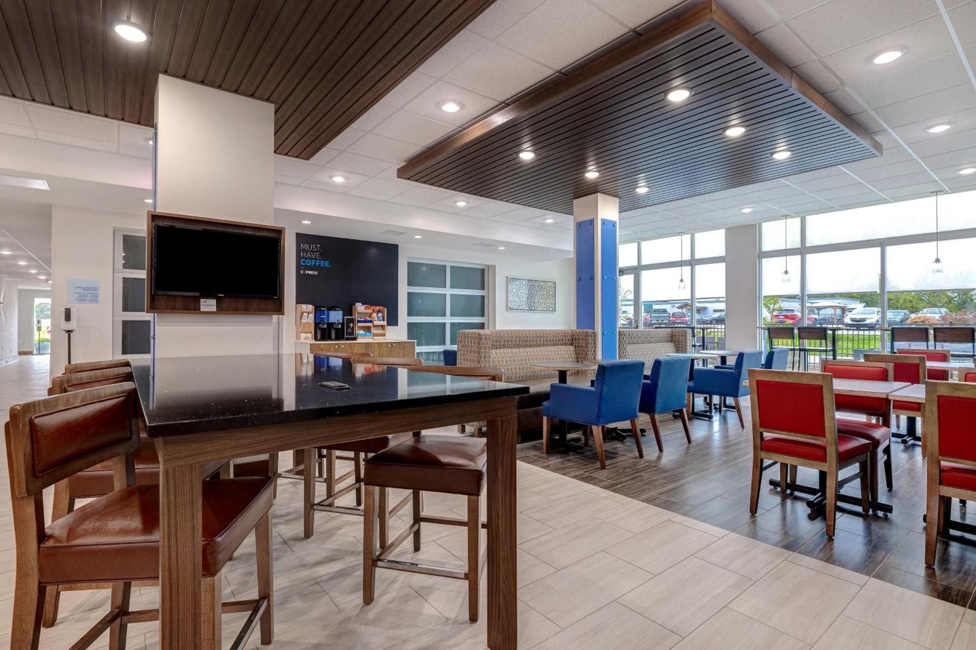 Holiday Inn Express & Suites - Ann Arbor - University South by IHG photo 22