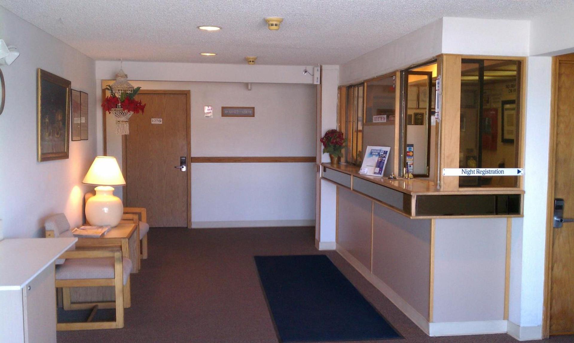 Colorado River Value Inn photo 8