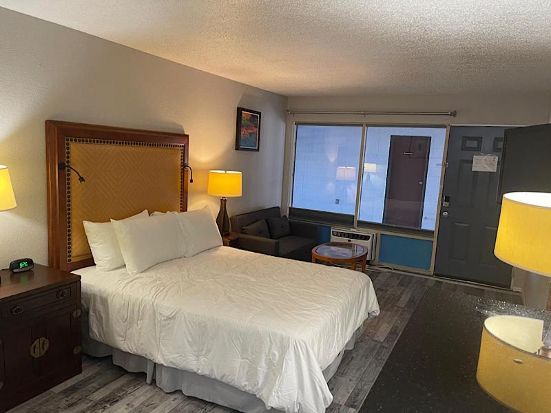Days Inn by Wyndham Branson Ozarks photo 5
