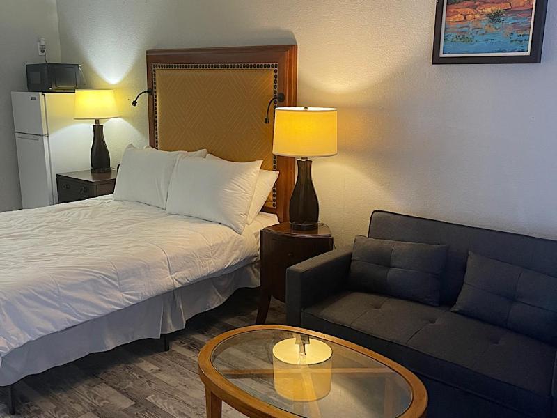 Days Inn by Wyndham Branson Ozarks photo 9