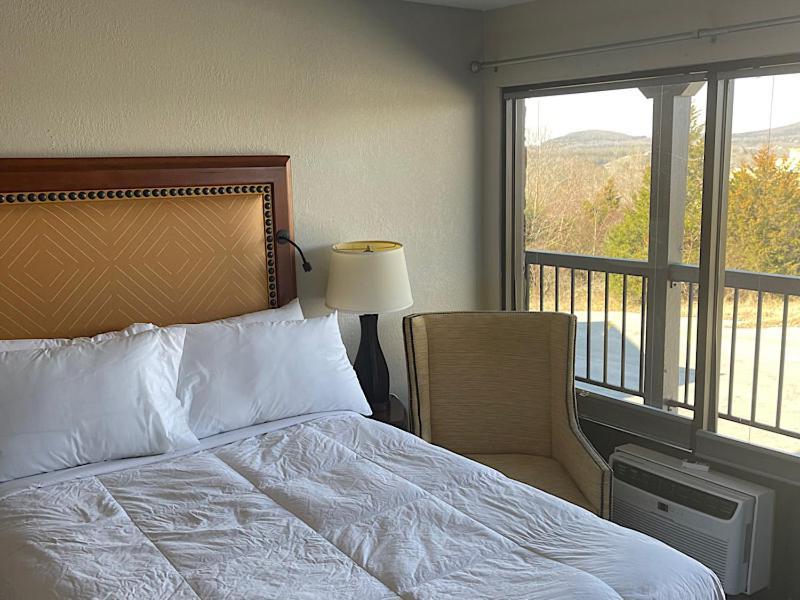 Days Inn by Wyndham Branson Ozarks photo 39