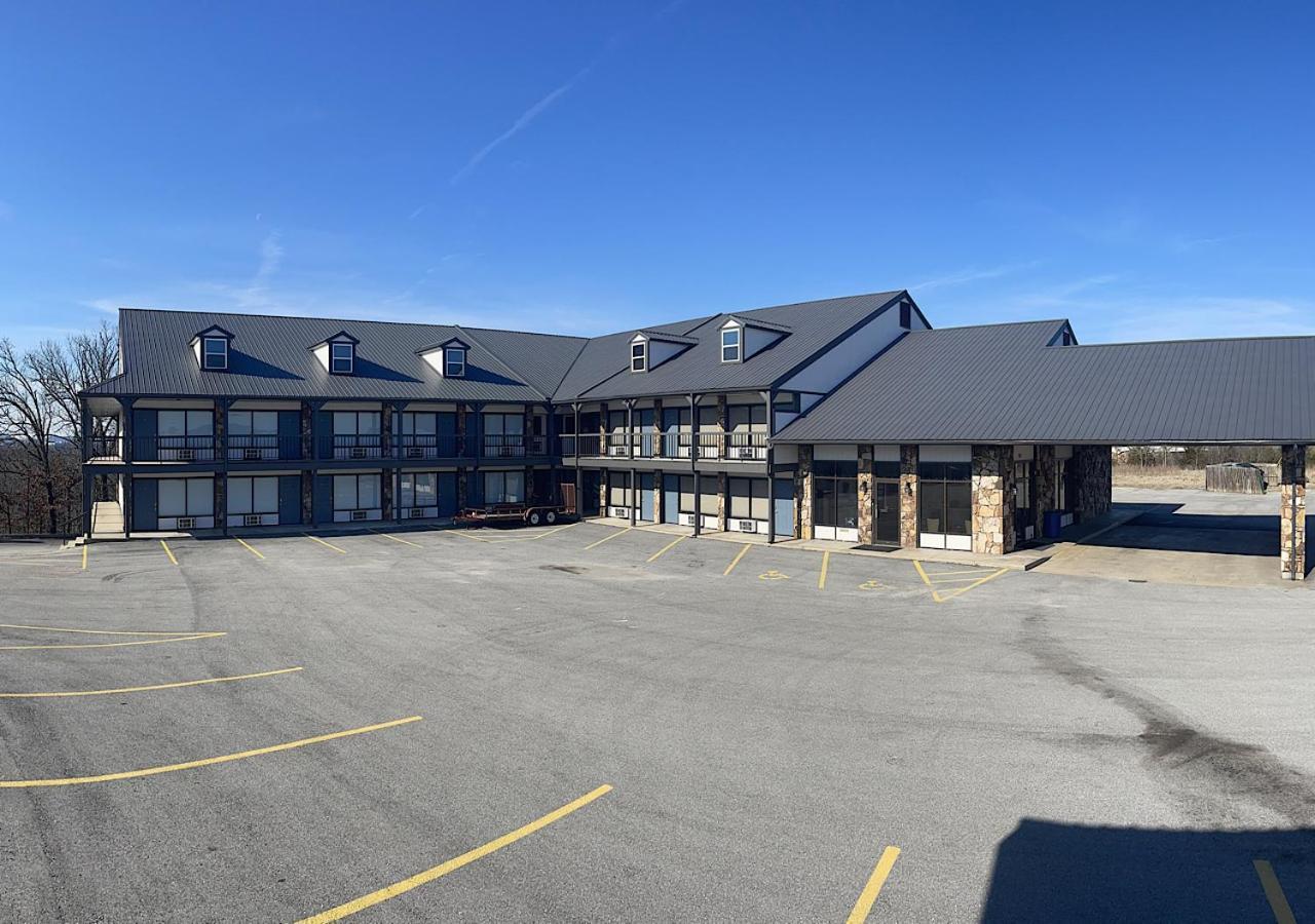 Days Inn by Wyndham Branson Ozarks photo 1