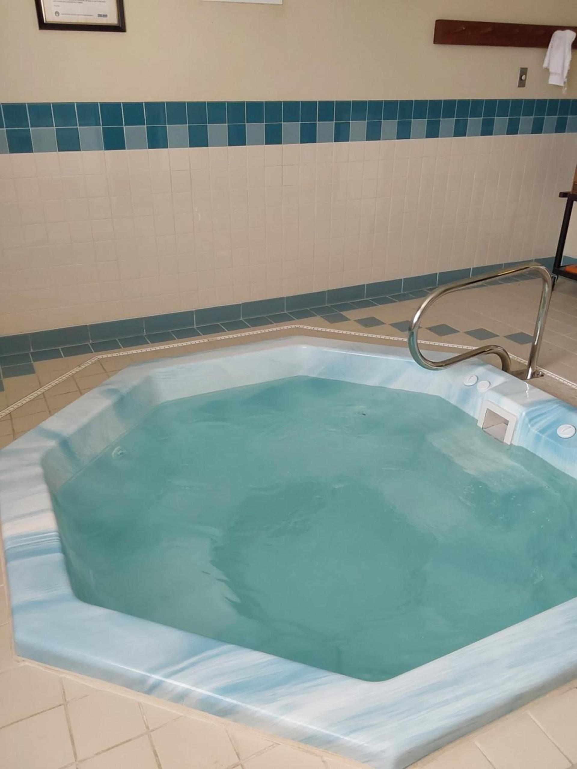 Lavissh Inn and Suites photo 19