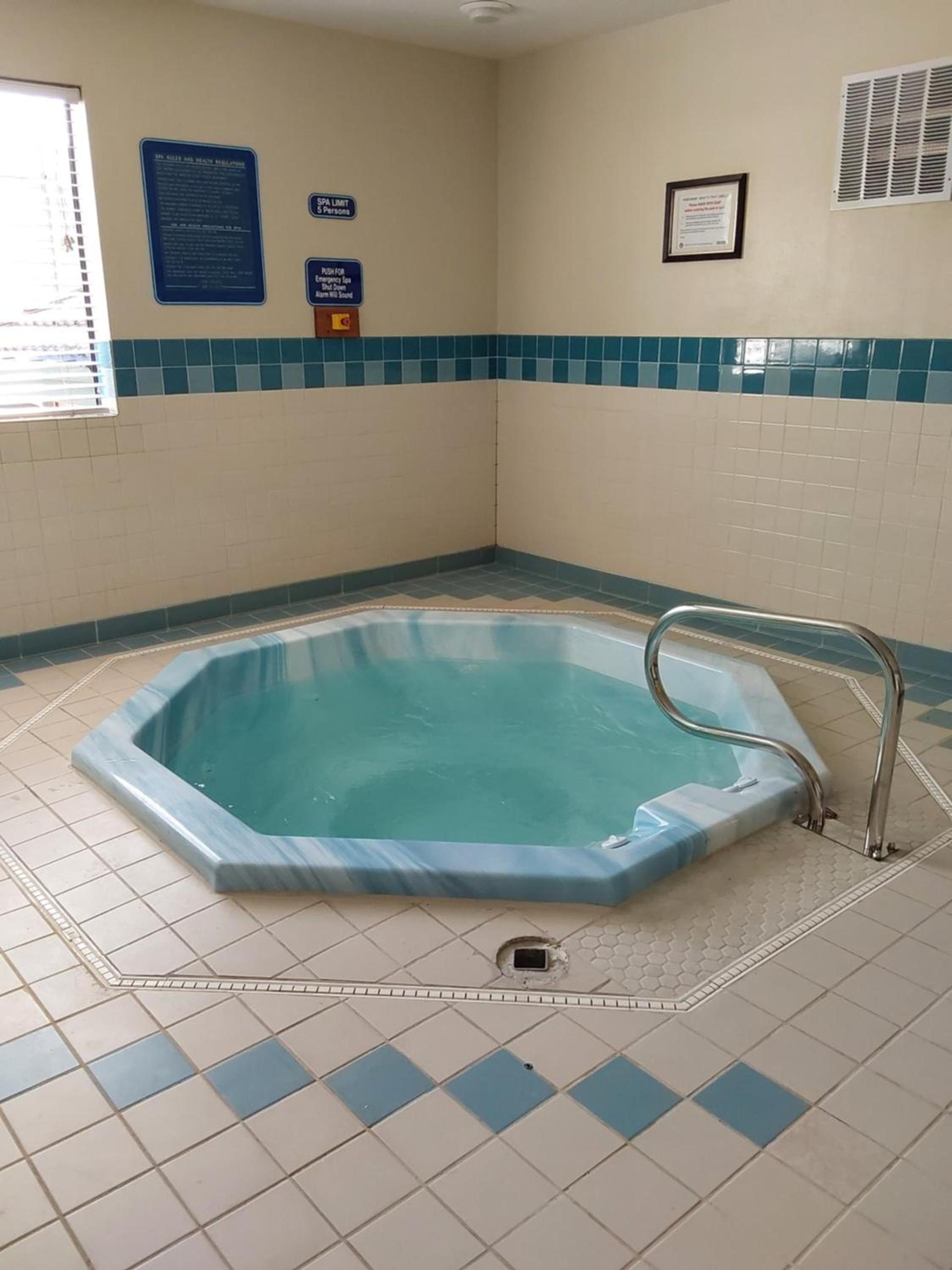 Lavissh Inn and Suites photo 2