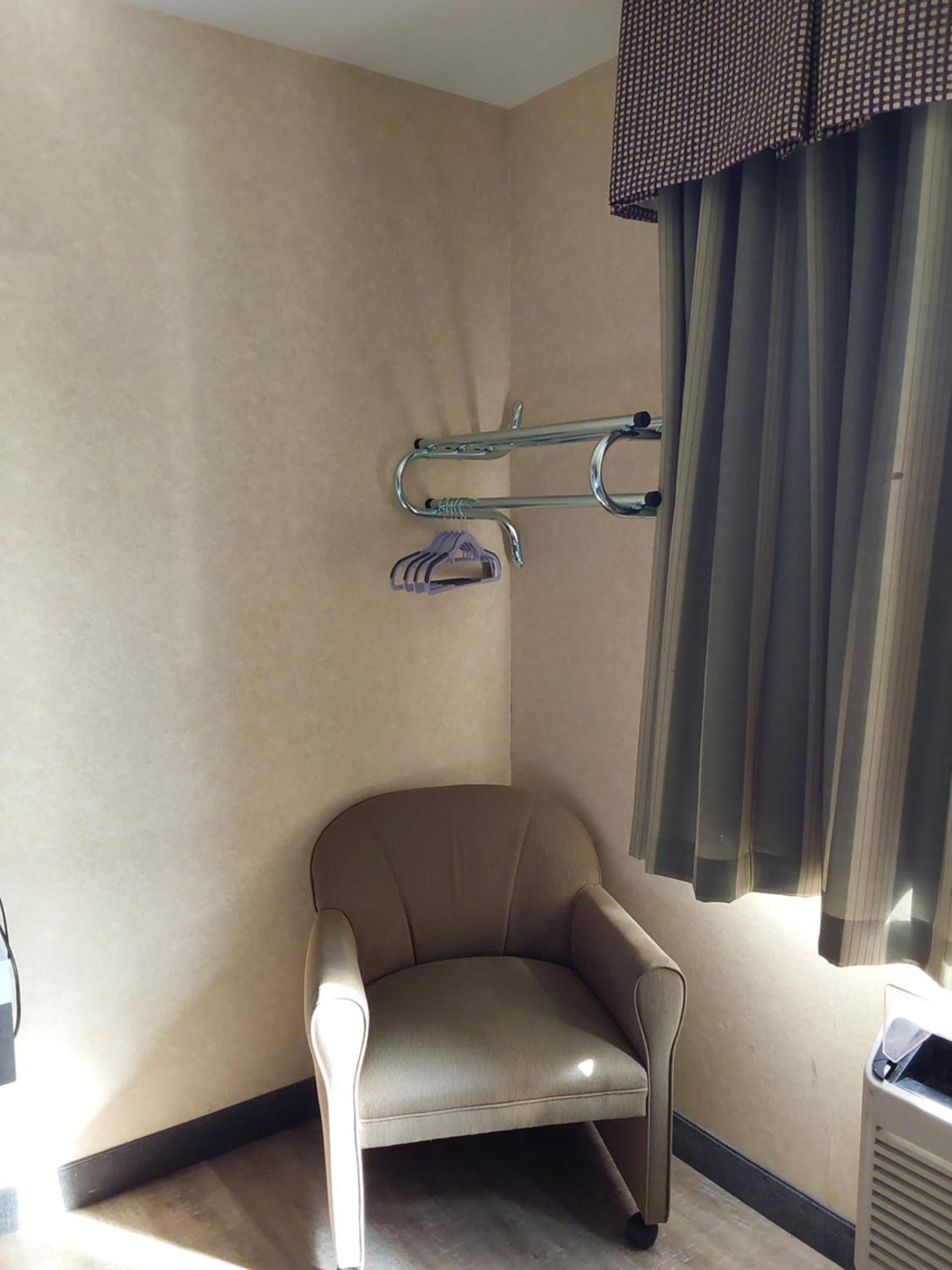Lavissh Inn and Suites photo 26