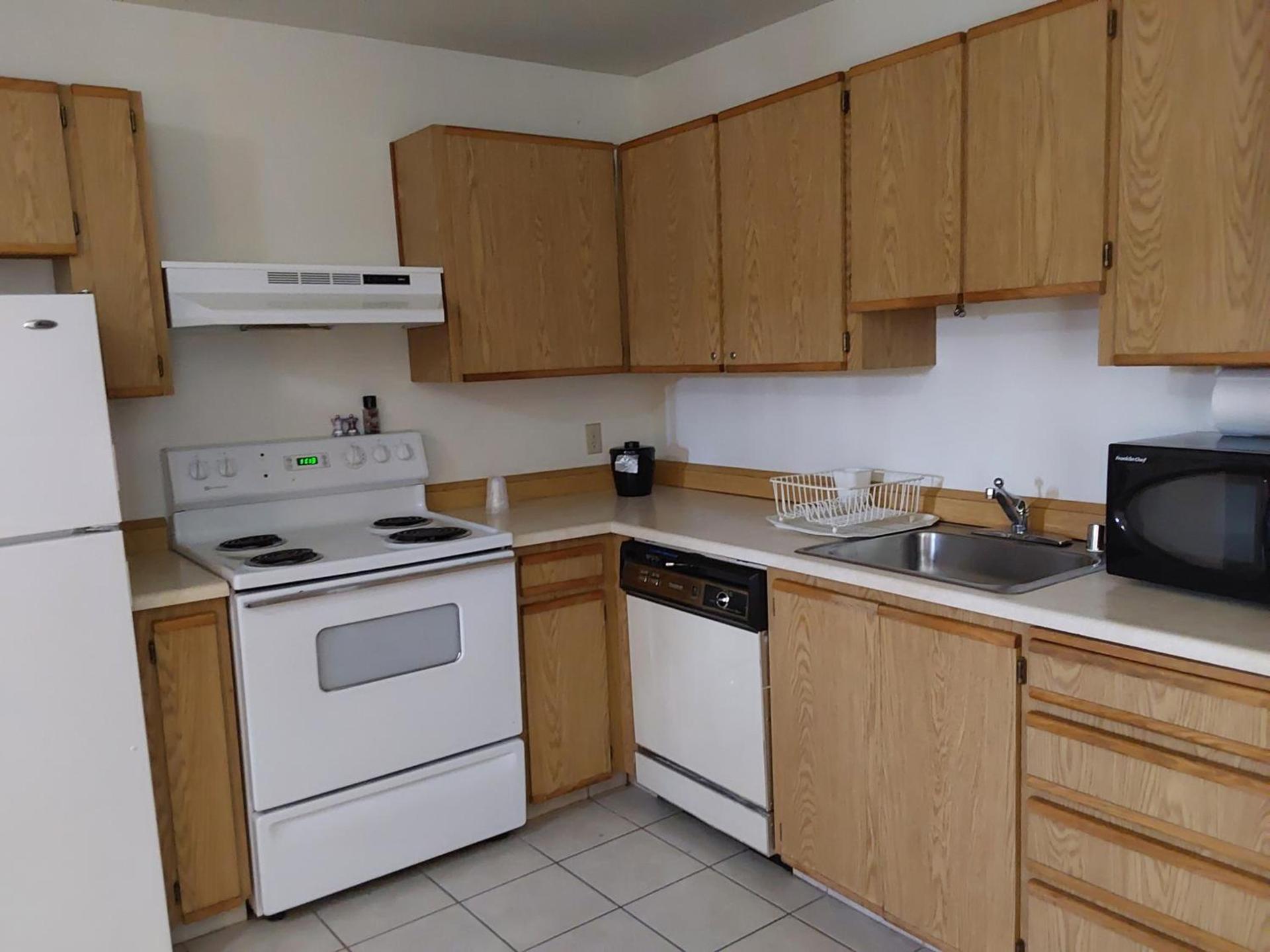 Lavissh Inn and Suites photo 22