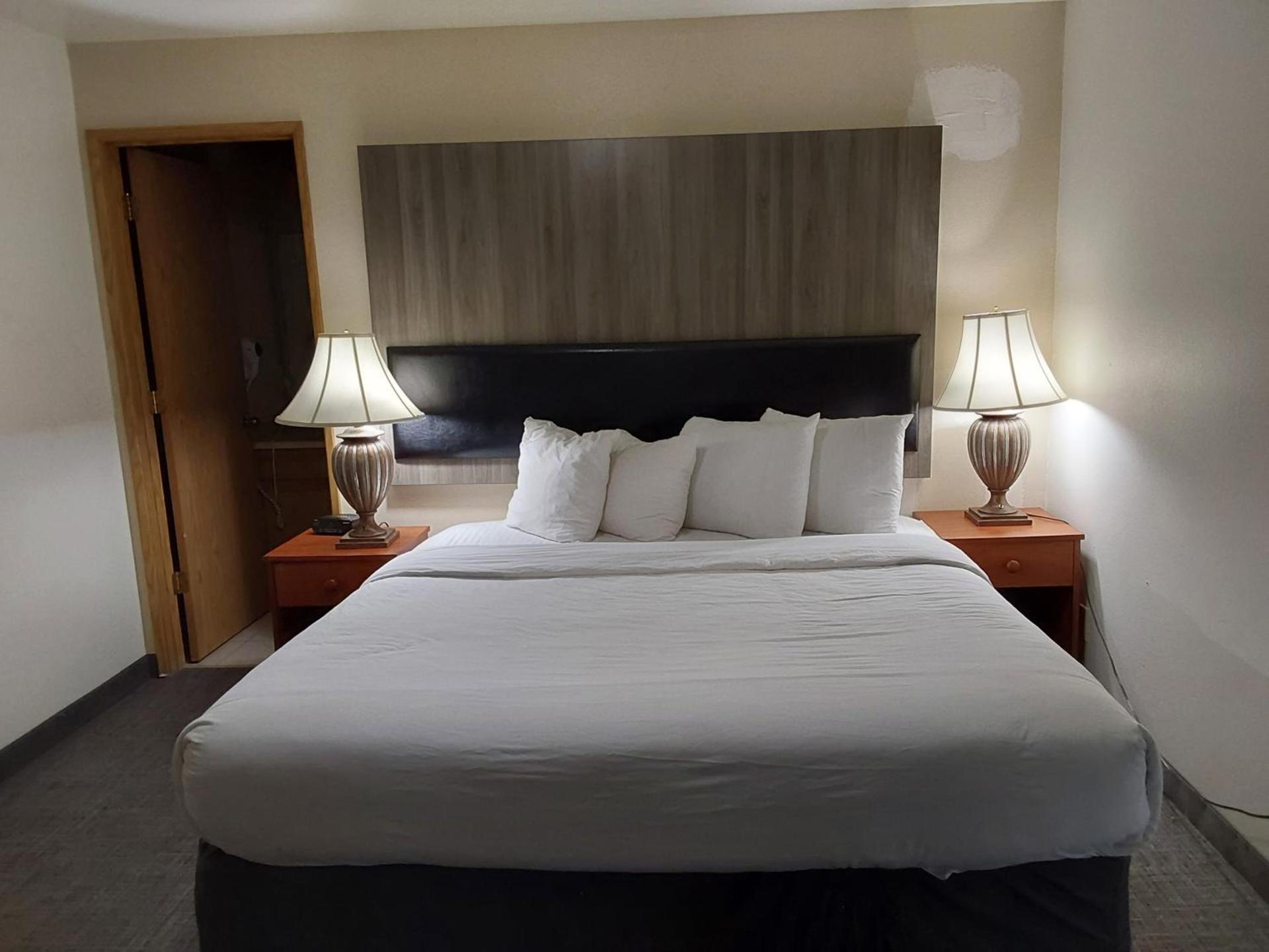 Lavissh Inn and Suites photo 25