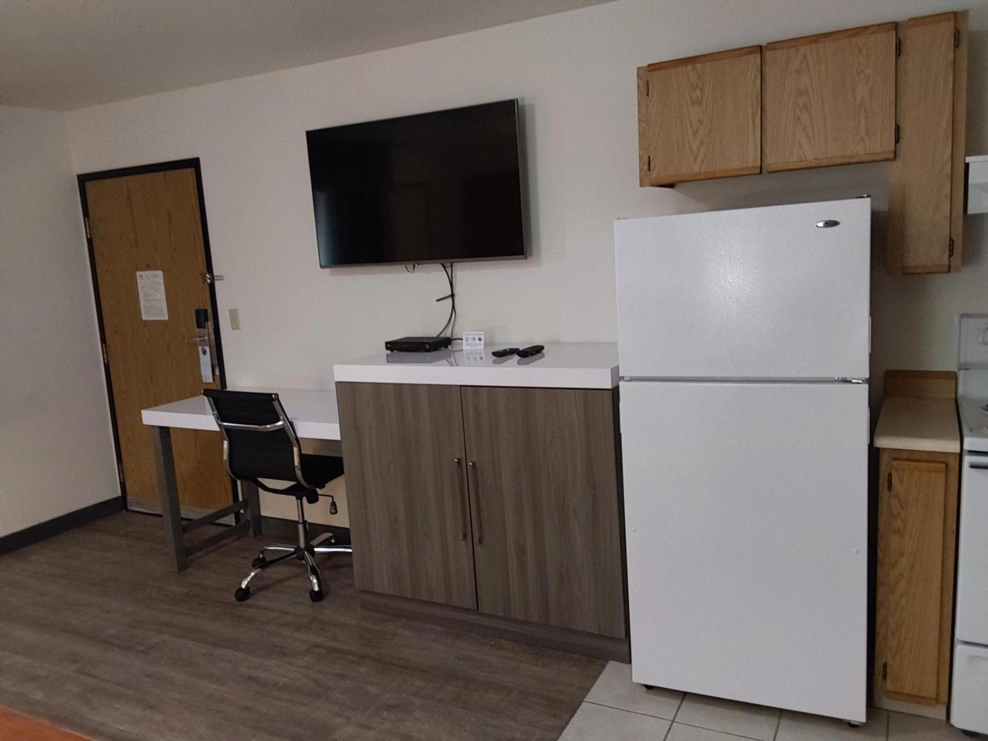 Lavissh Inn and Suites photo 7
