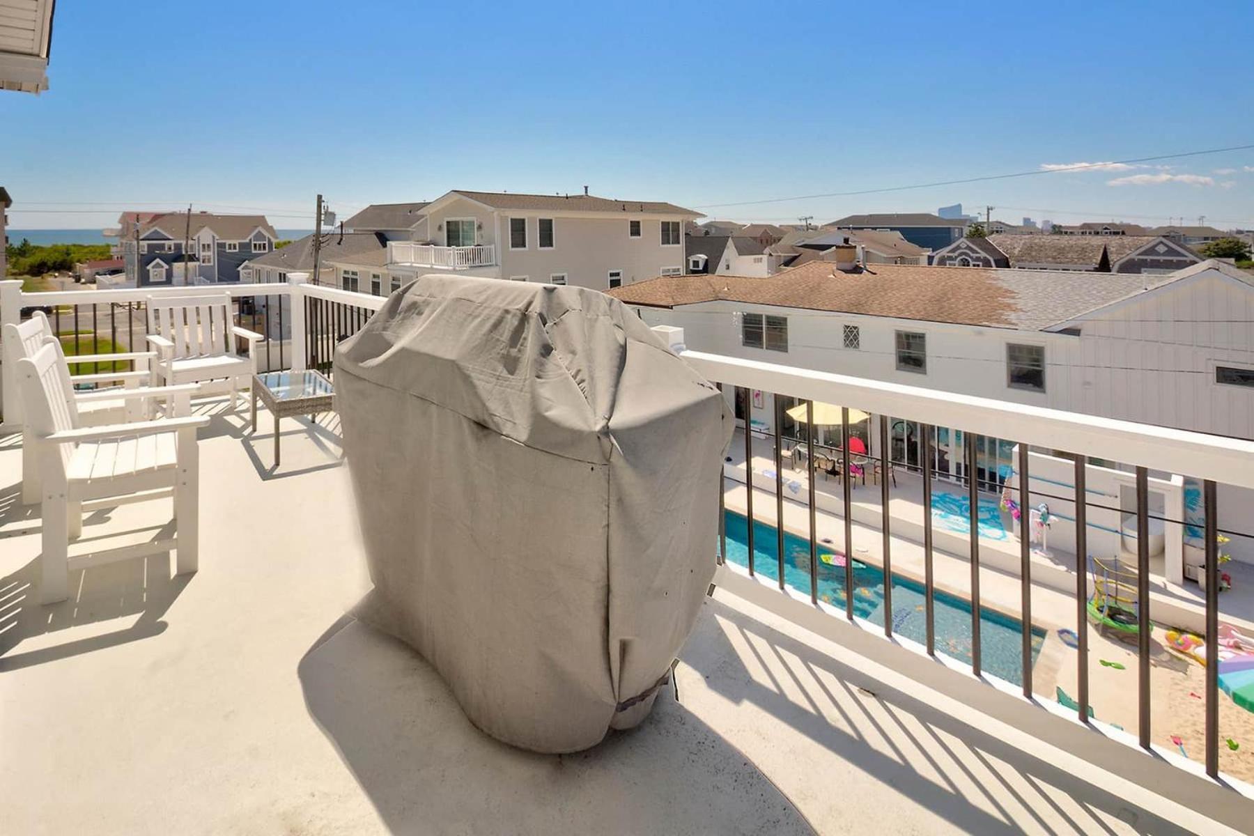 Ocean Views Steps from the Beach and Laguna Bar & Grill photo 16