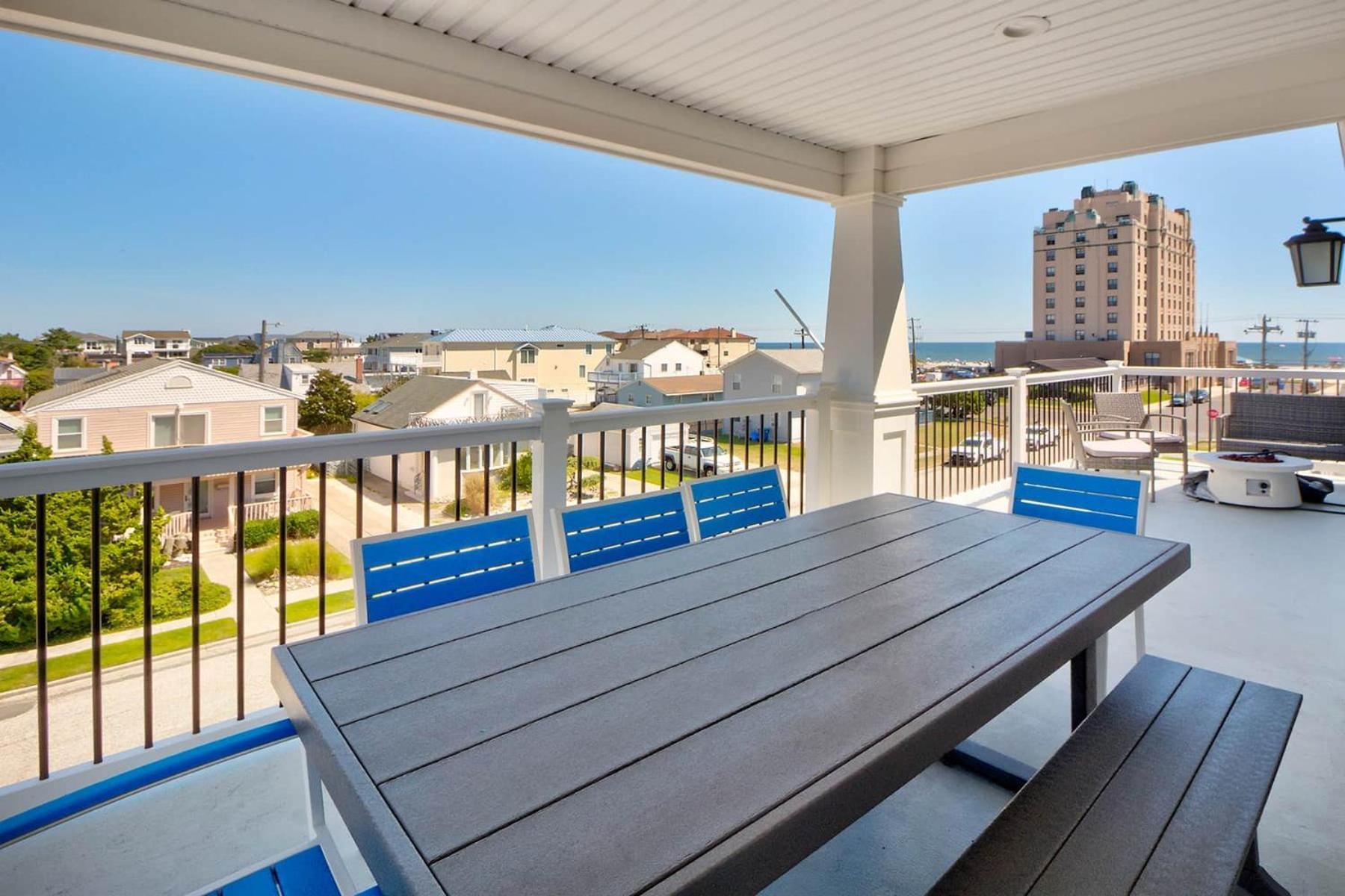 Ocean Views Steps from the Beach and Laguna Bar & Grill photo 18