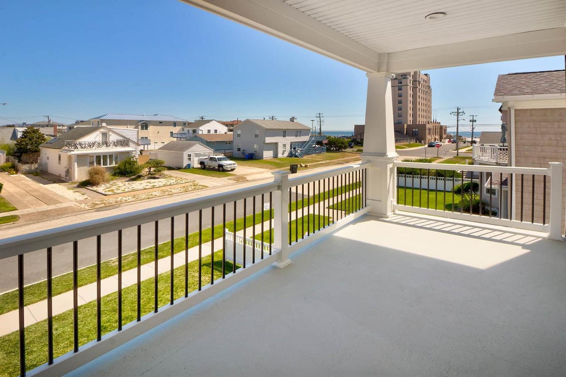 Ocean Views Steps from the Beach and Laguna Bar & Grill photo 19