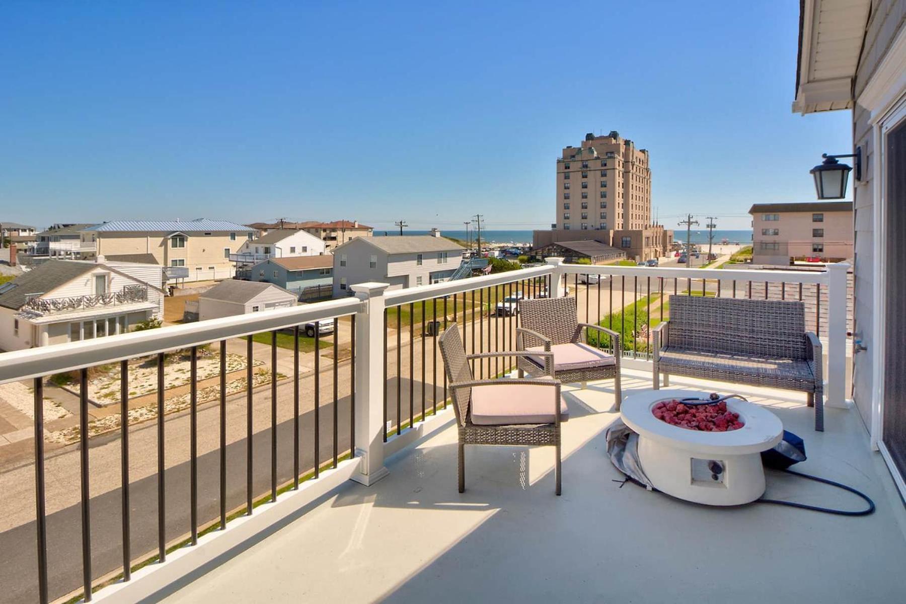 Ocean Views Steps from the Beach and Laguna Bar & Grill photo 21