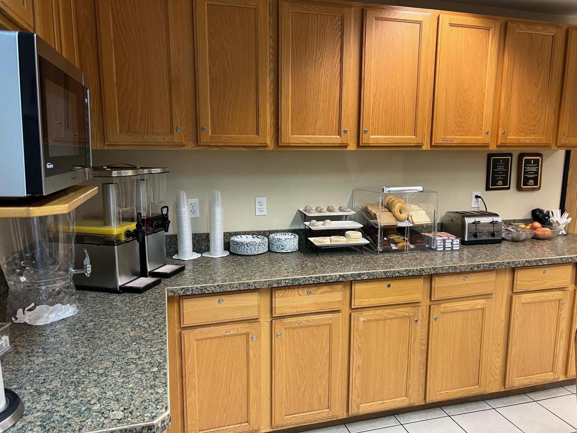 Lavissh Inn and Suites photo 29