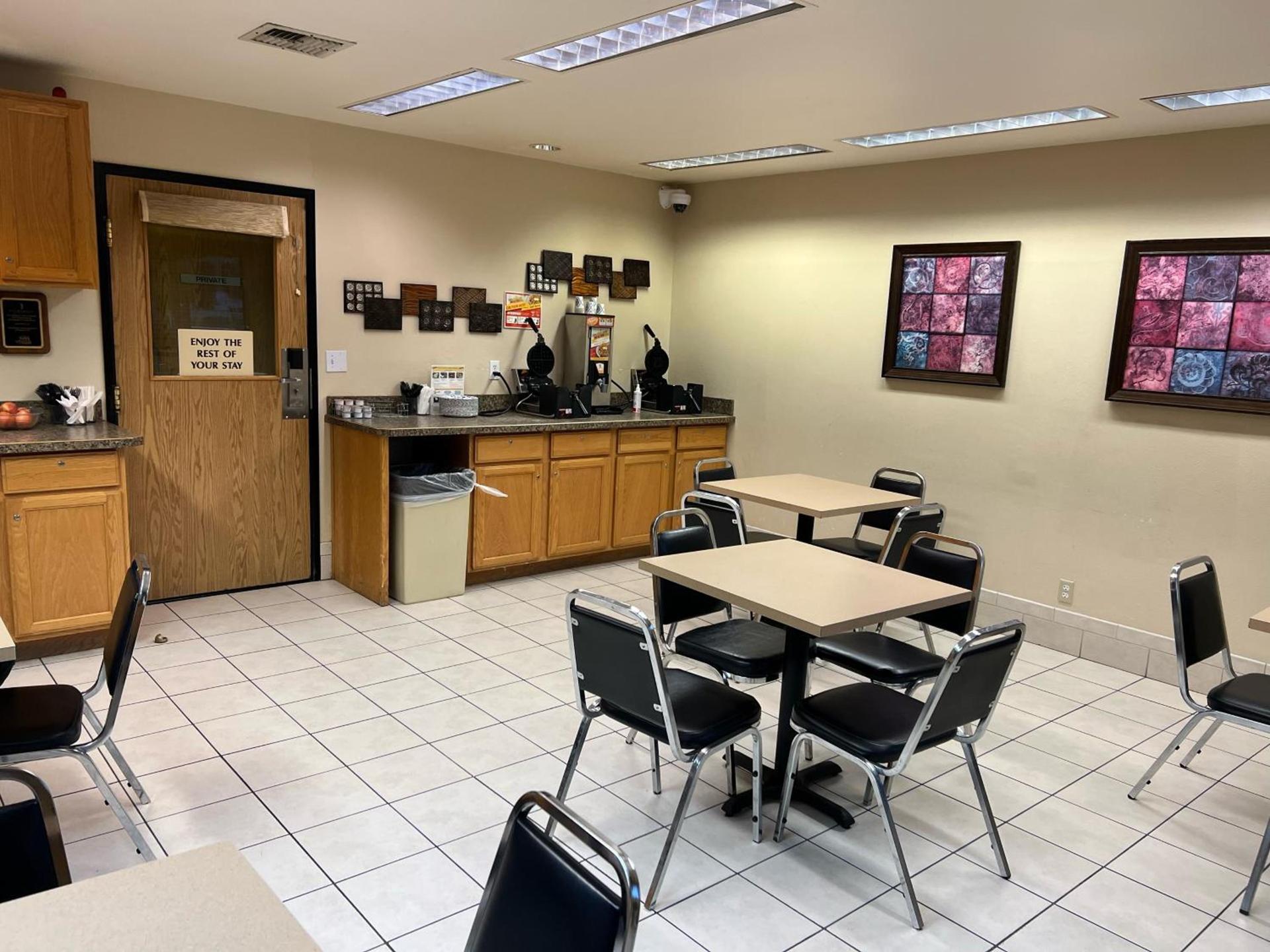 Lavissh Inn and Suites photo 15