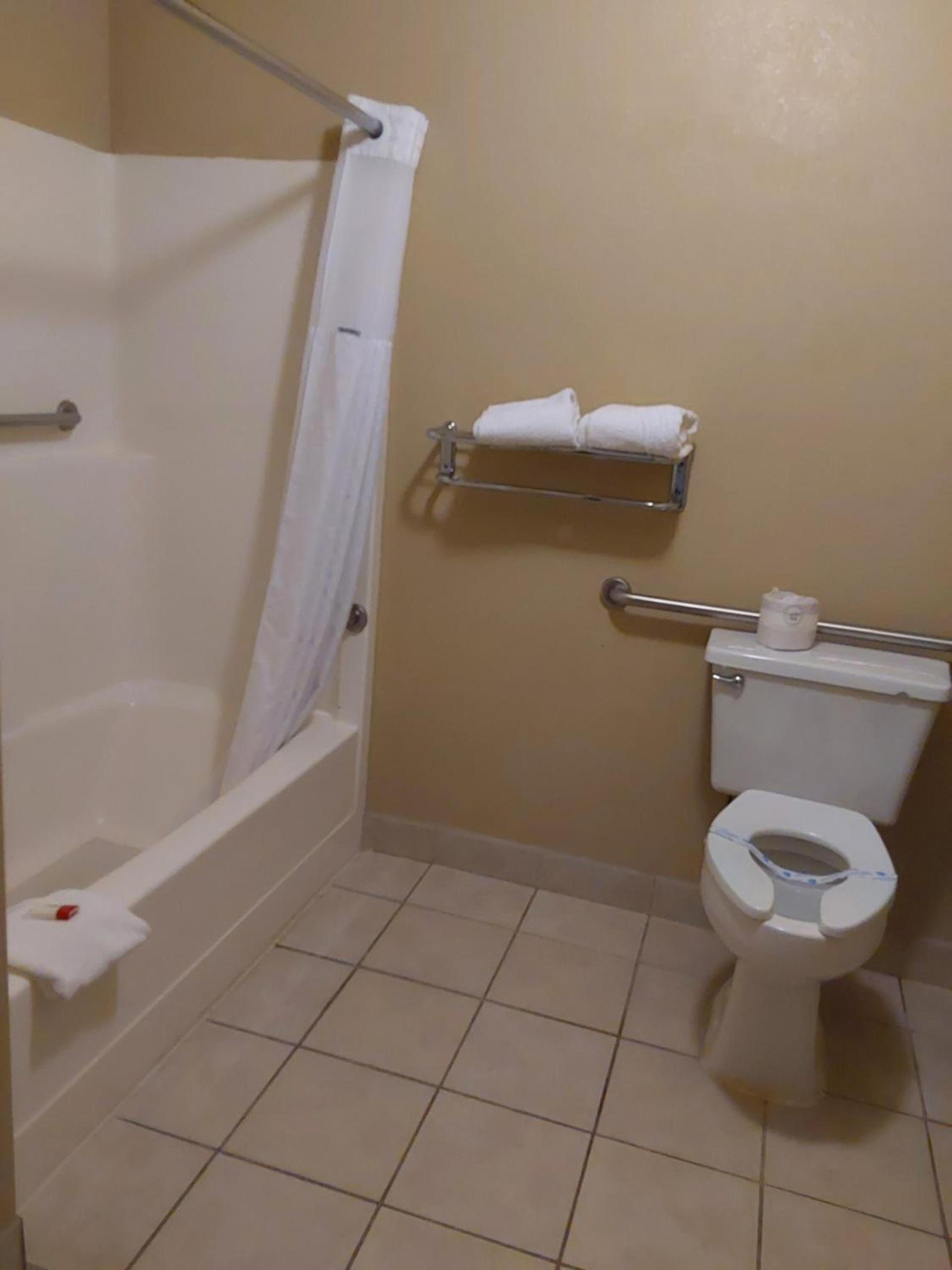Lavissh Inn and Suites photo 24
