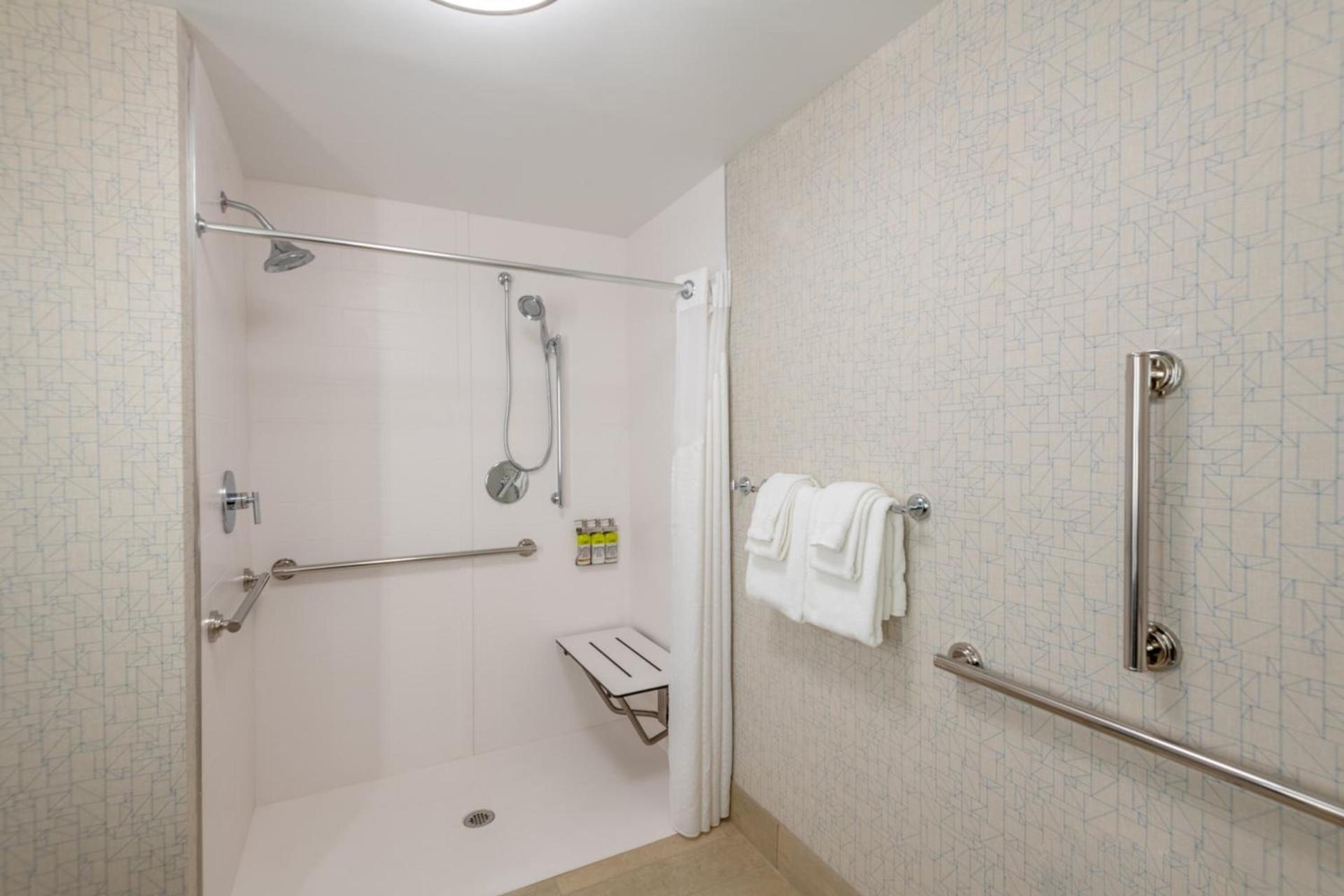 Holiday Inn Express & Suites - Phoenix - Airport North by IHG photo 85