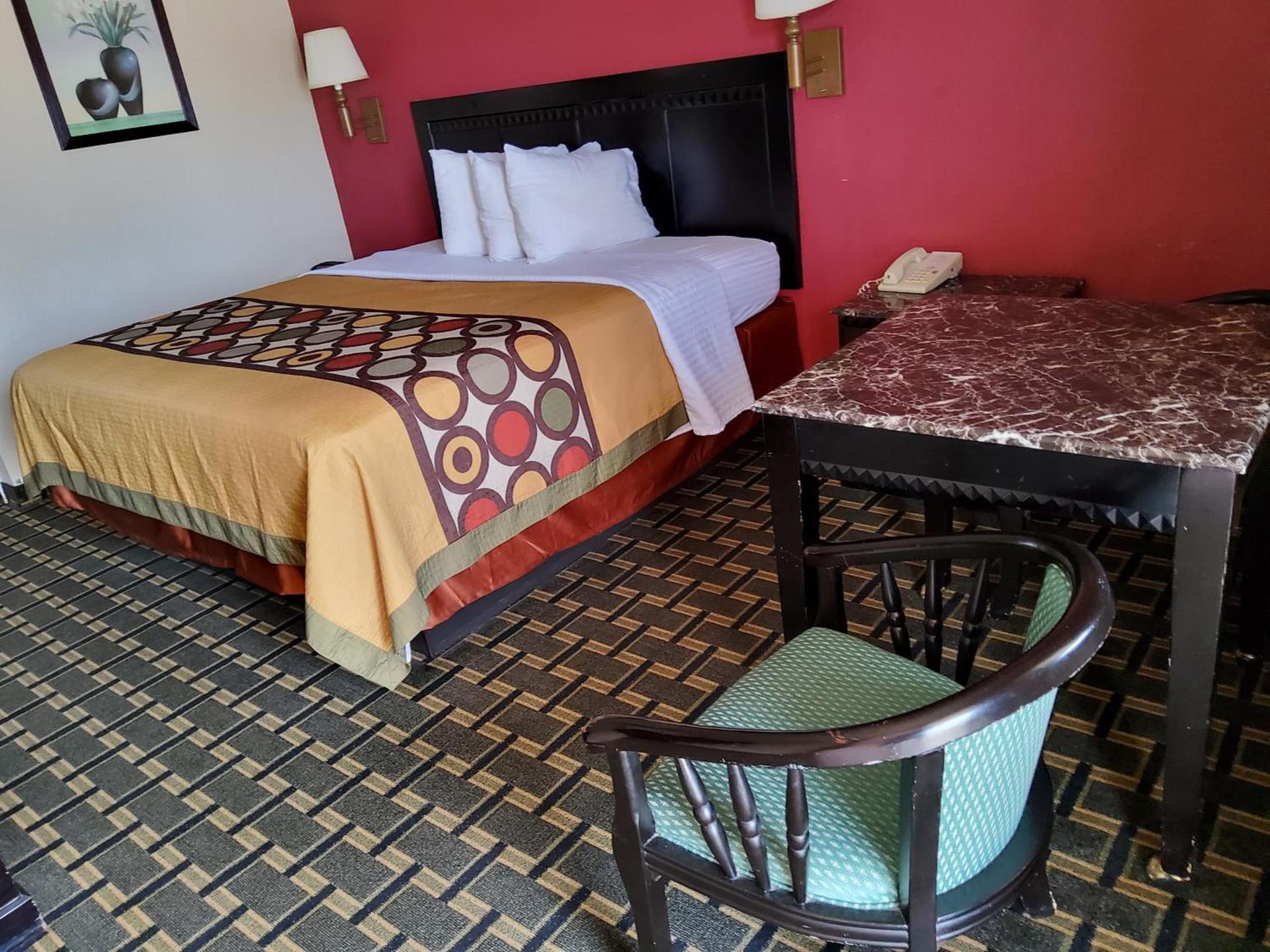 Budget Inn photo 9