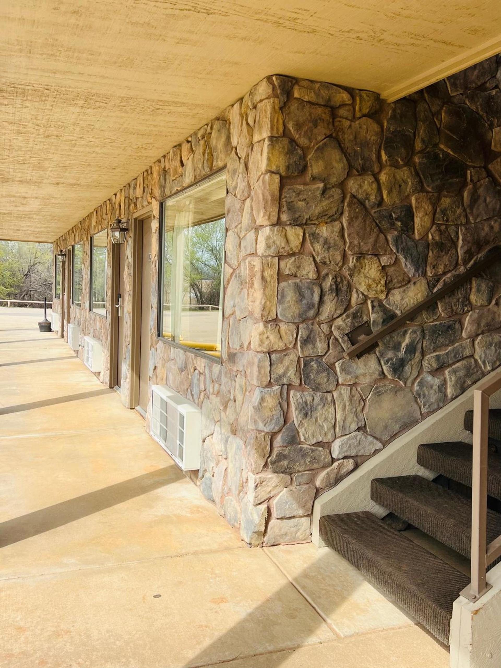 Cattle country lodge photo 18