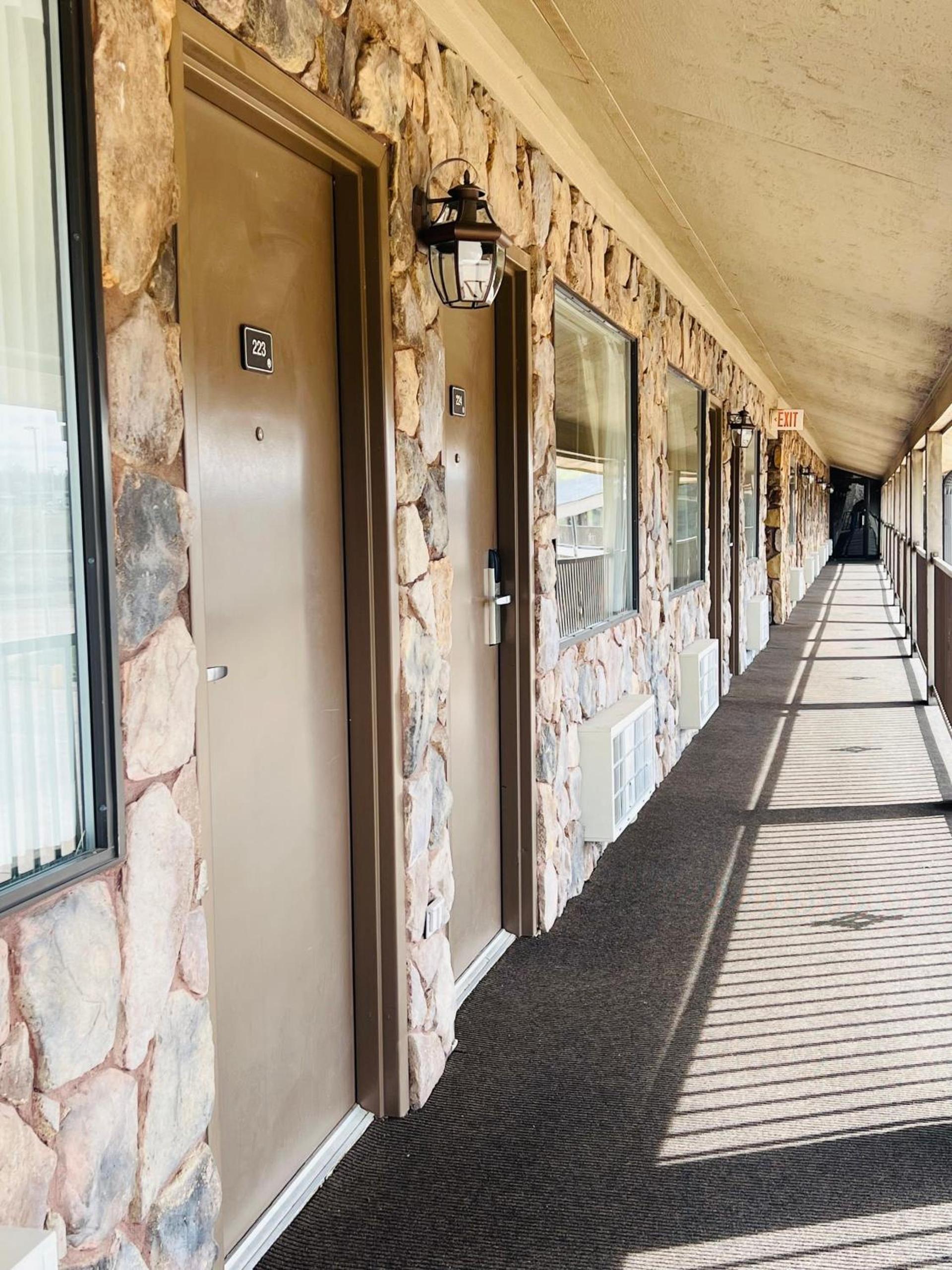 Cattle country lodge photo 19