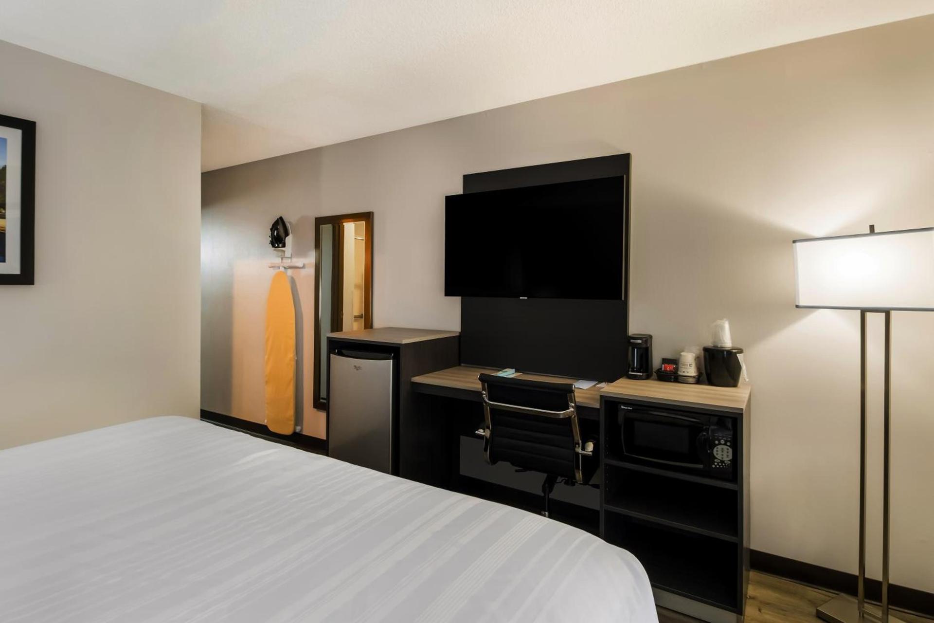 Quality Inn South Bend near Notre Dame photo 57